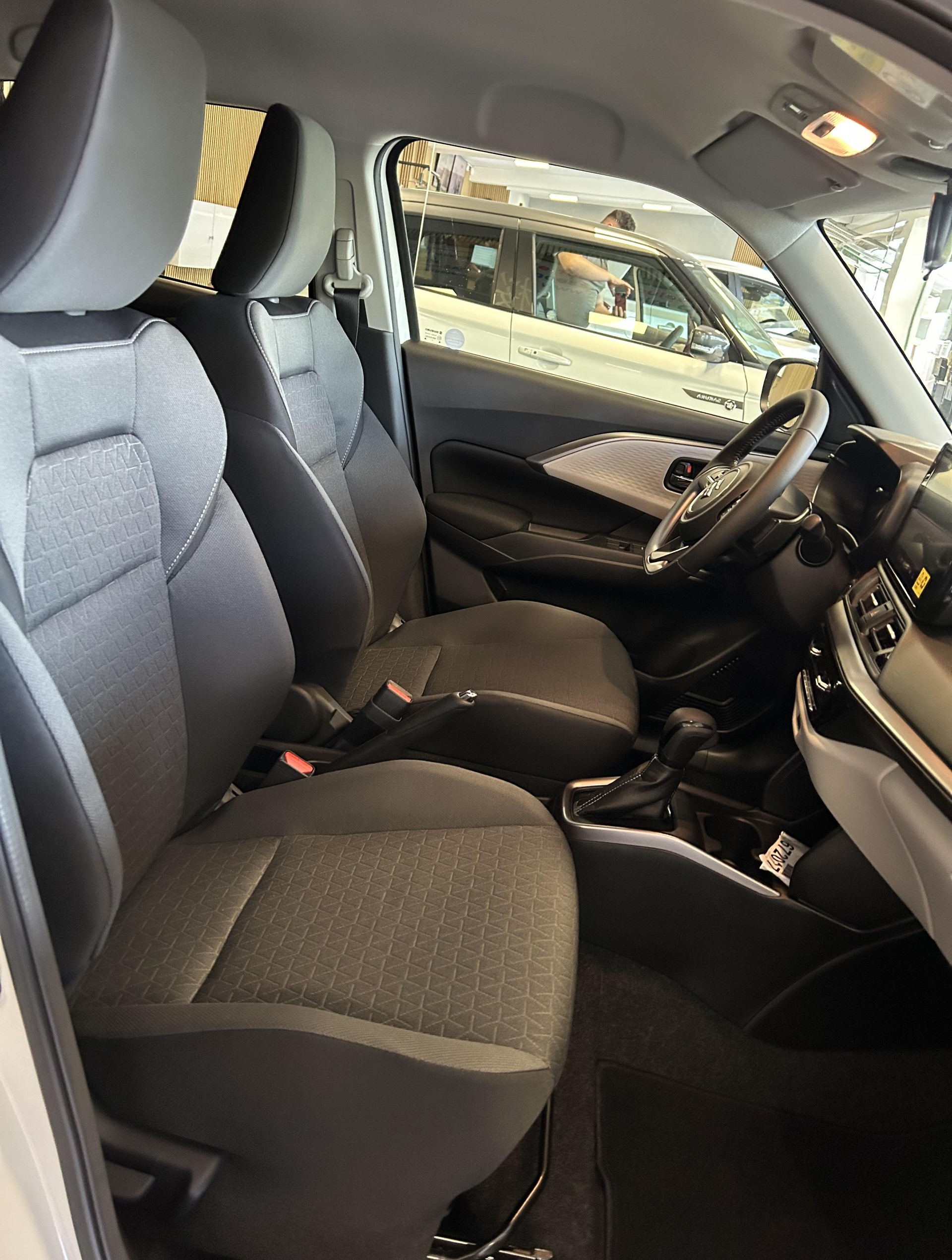 SUZUKI Swift 1.2 Sakura Top Hybrid-image-13