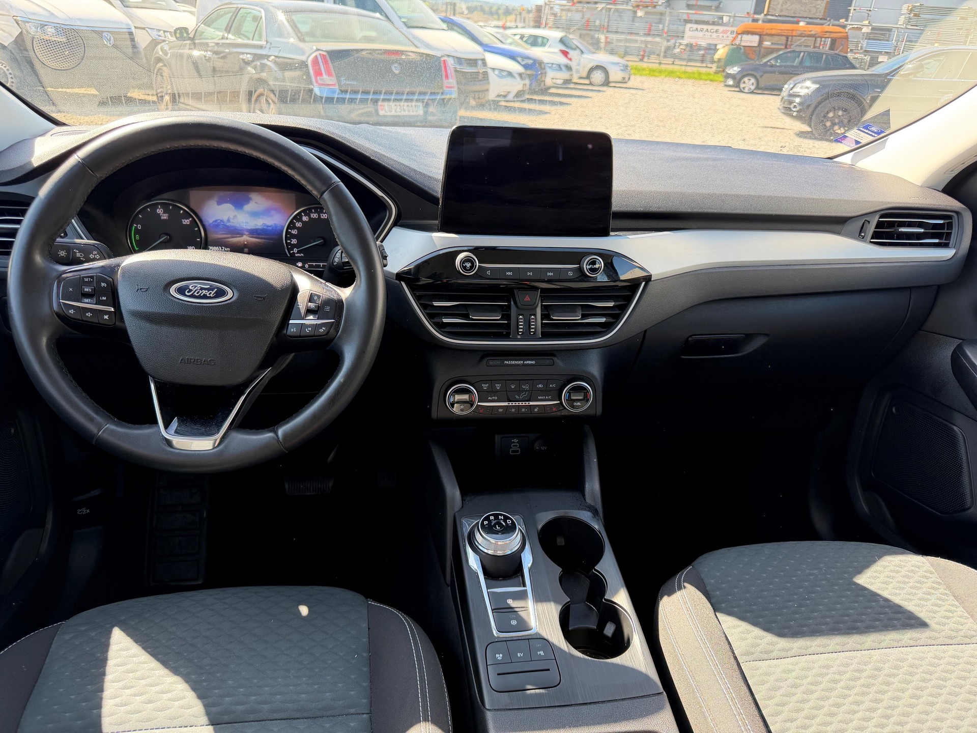 FORD Kuga 2.5 PHEV Cool & Connect 2WD-image-6