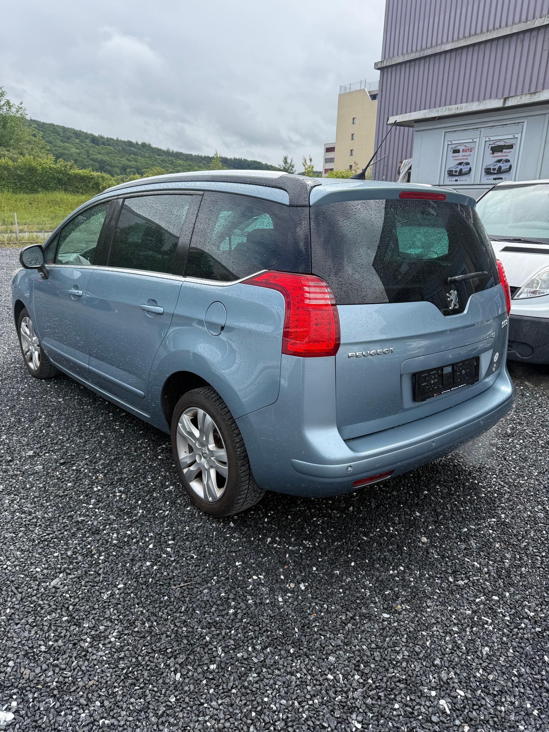 PEUGEOT 5008 1.6 16V T Sport Pack-image-3