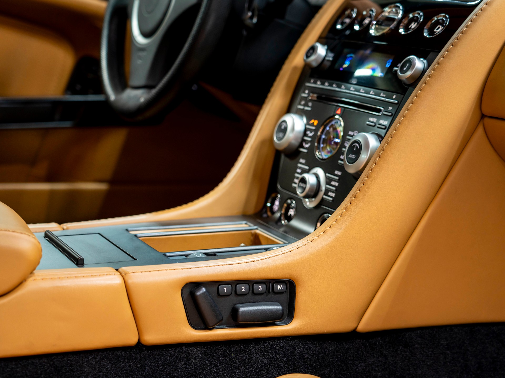 ASTON MARTIN V8 Vantage 4.7 Sportshift-image-23