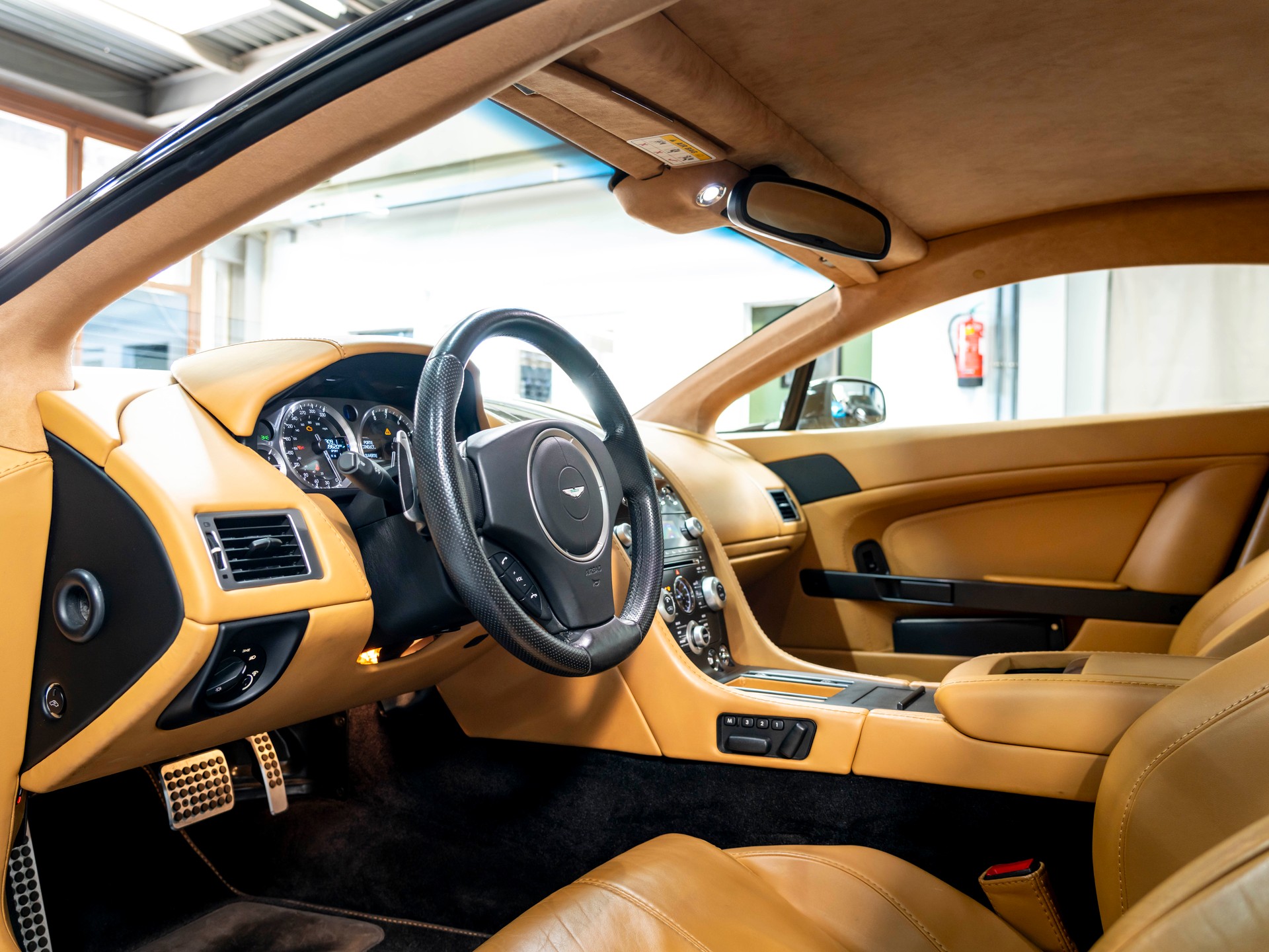 ASTON MARTIN V8 Vantage 4.7 Sportshift-image-14