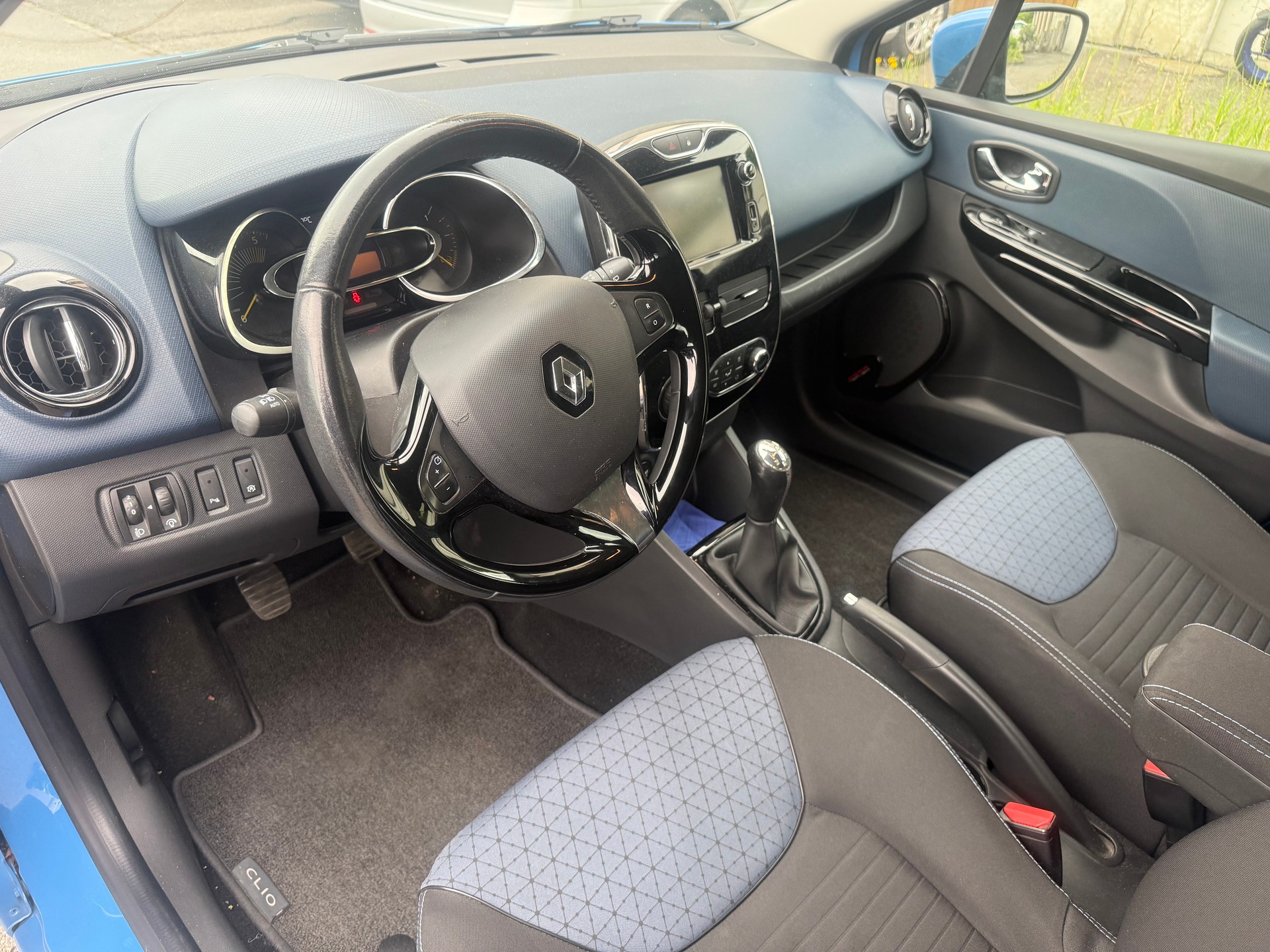 RENAULT Clio 1.5 dCi Dynamique-image-10