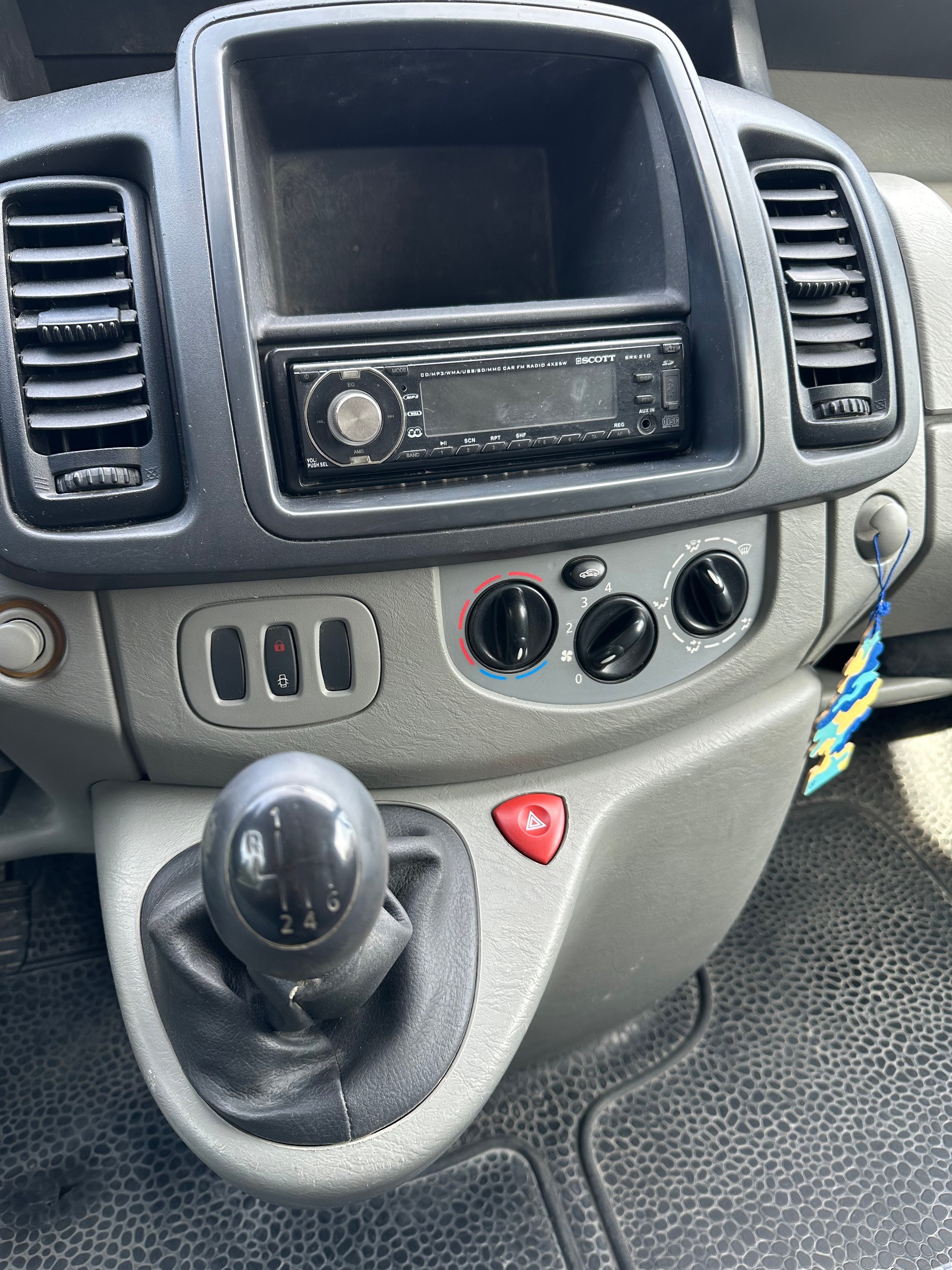 RENAULT Trafic 2.0i 2.9t L1H1-image-13