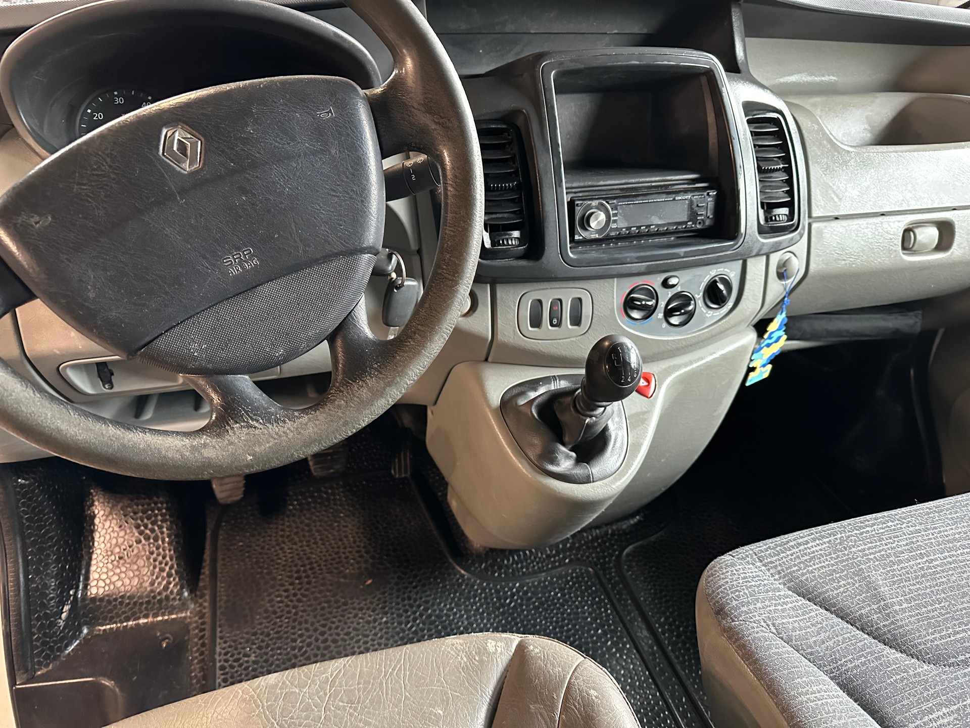 RENAULT Trafic 2.0i 2.9t L1H1-image-11