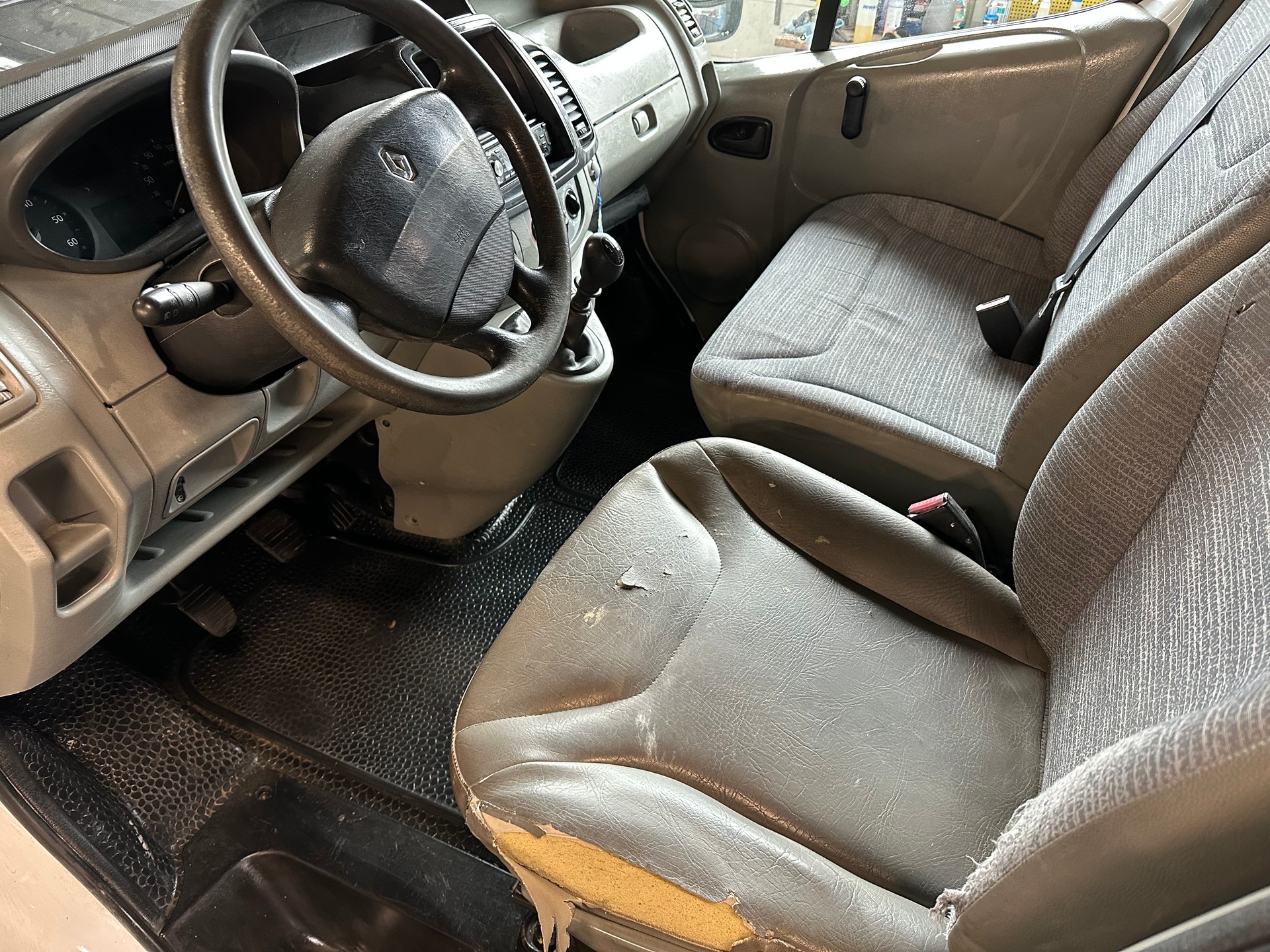RENAULT Trafic 2.0i 2.9t L1H1-image-8