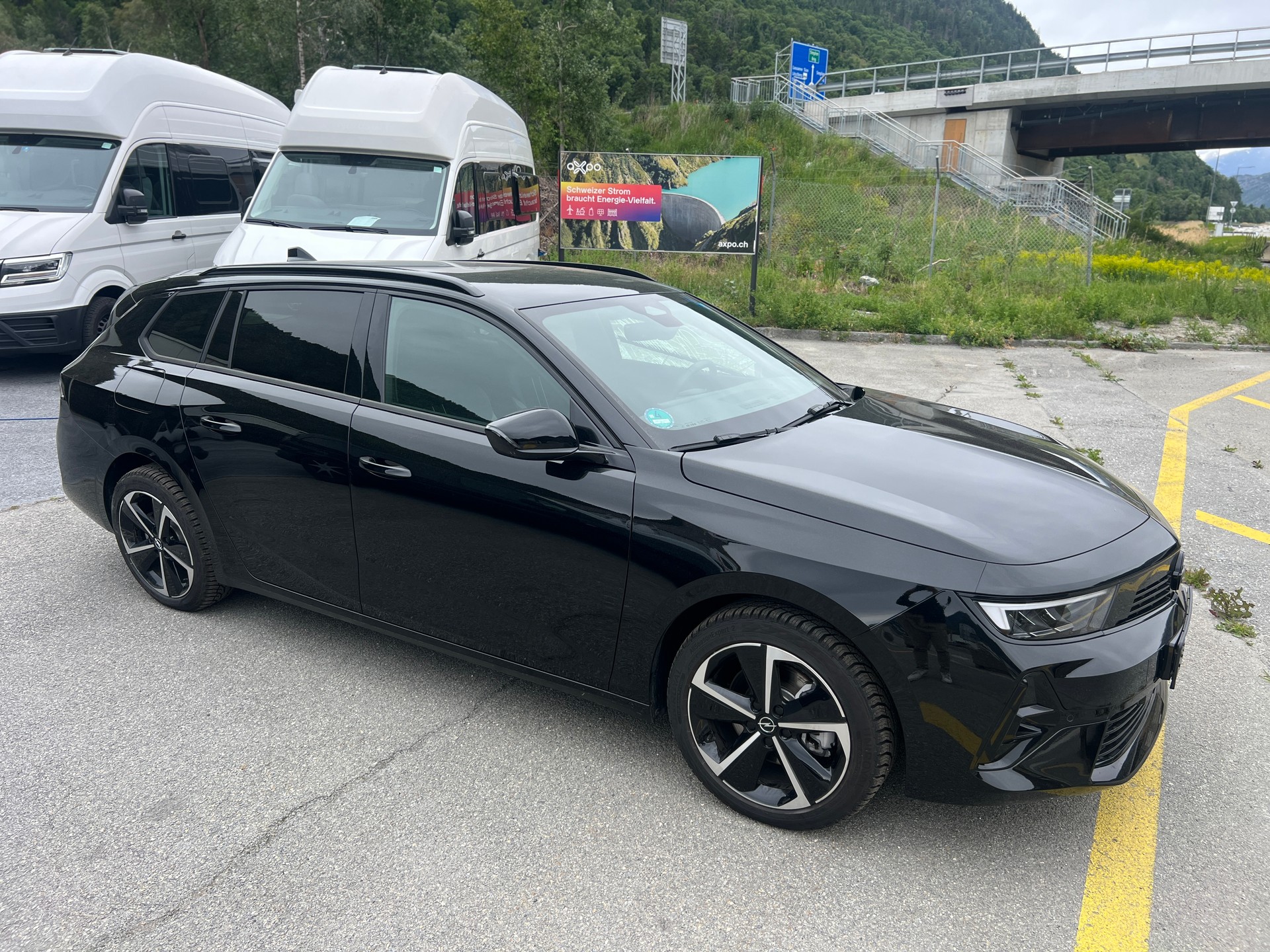 OPEL Astra Sports Tourer 1.2i Turbo GS-image-2