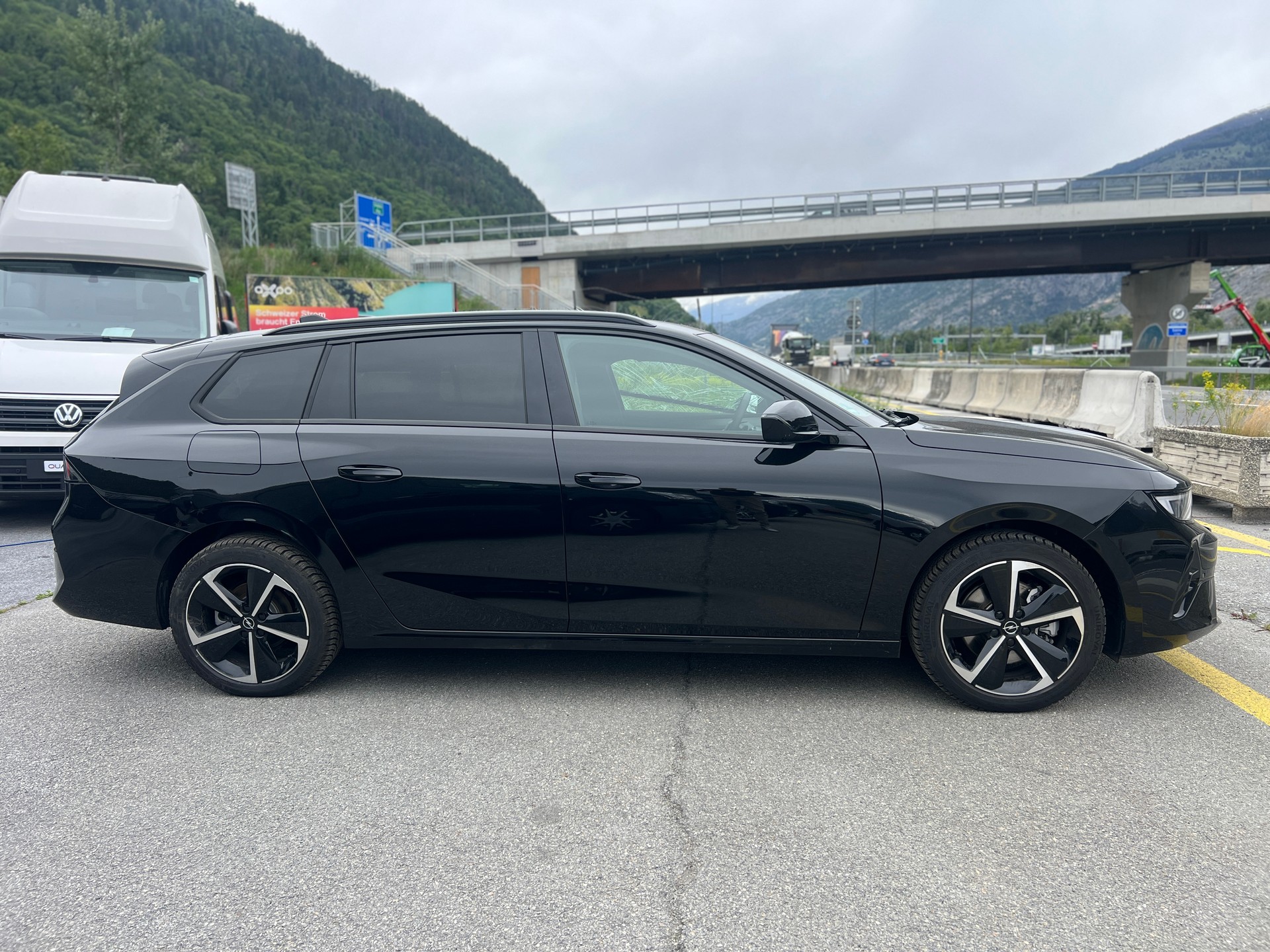 OPEL Astra Sports Tourer 1.2i Turbo GS-image-8