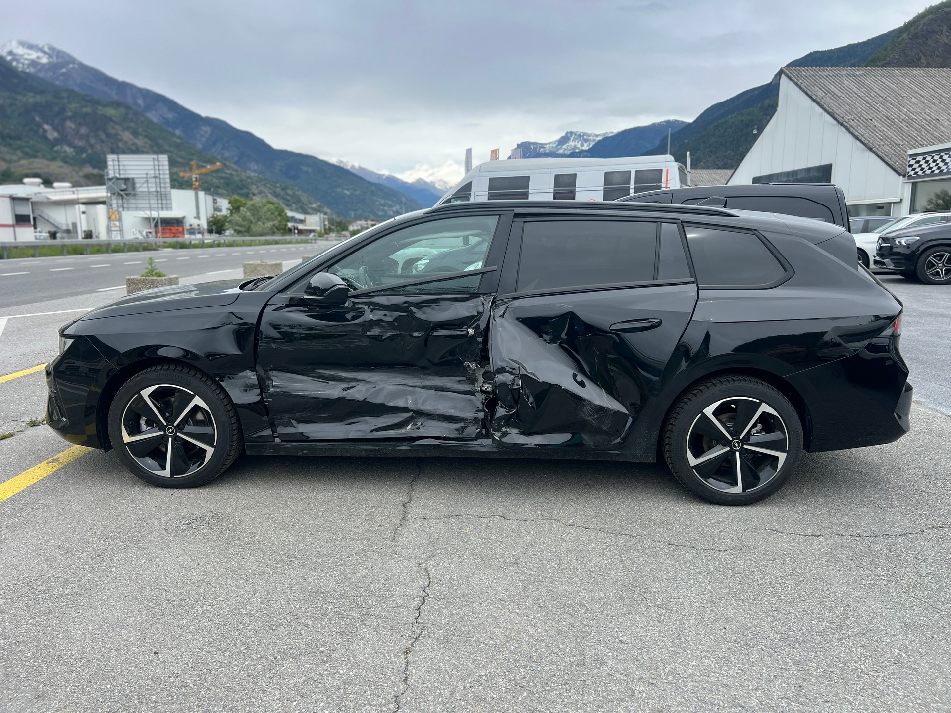 OPEL Astra Sports Tourer 1.2i Turbo GS-image-11