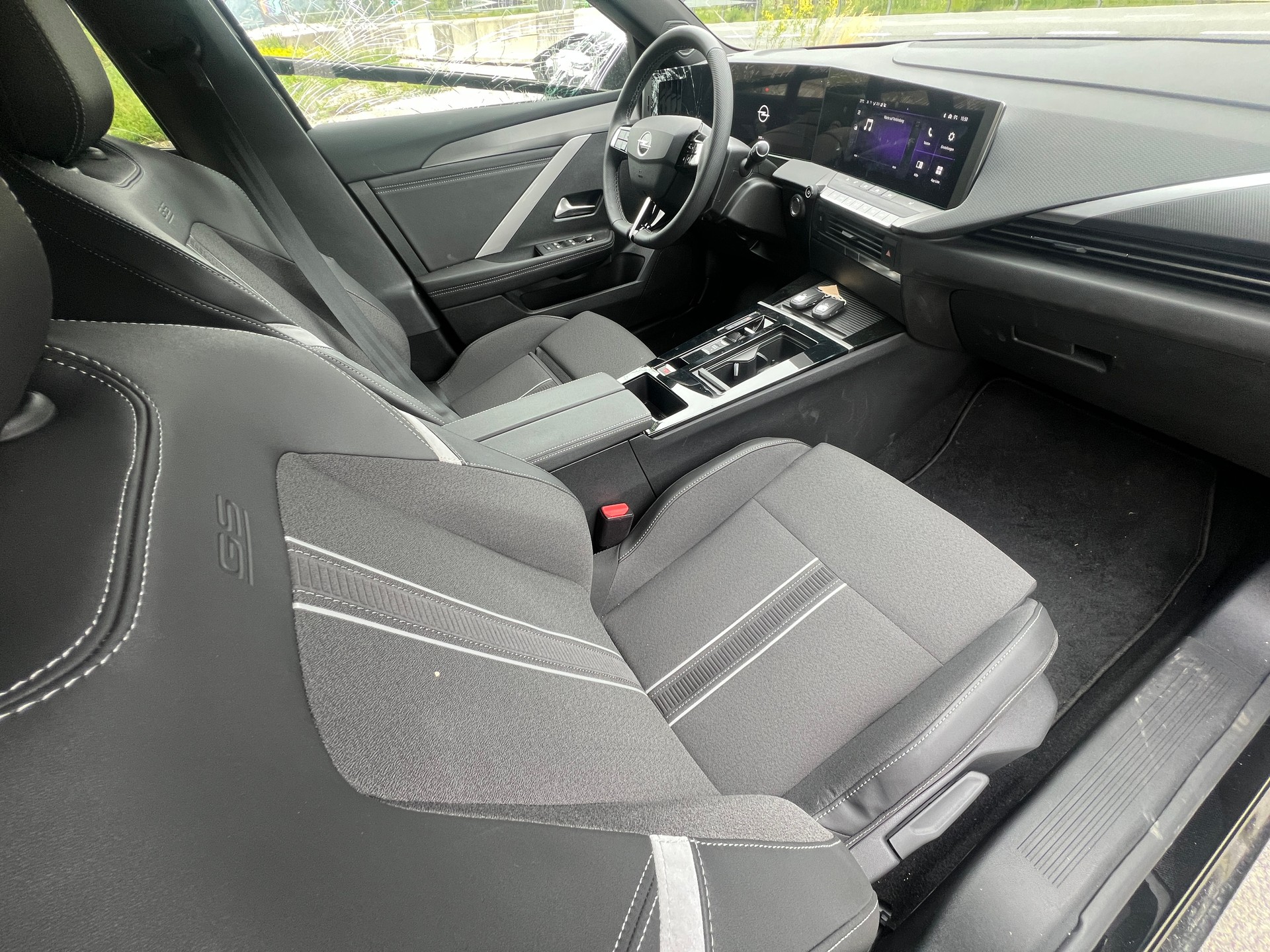 OPEL Astra Sports Tourer 1.2i Turbo GS-image-14