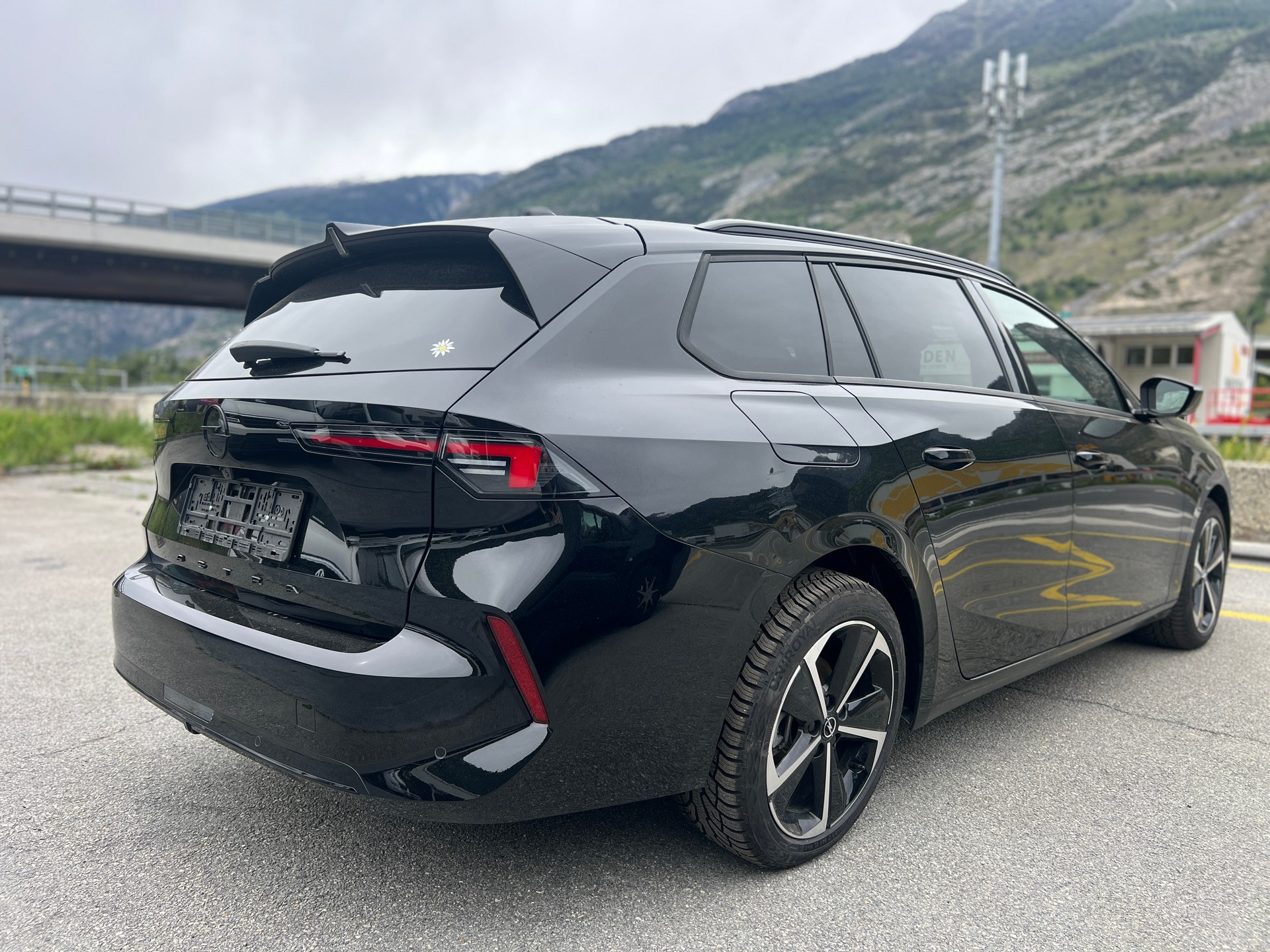 OPEL Astra Sports Tourer 1.2i Turbo GS-image-10