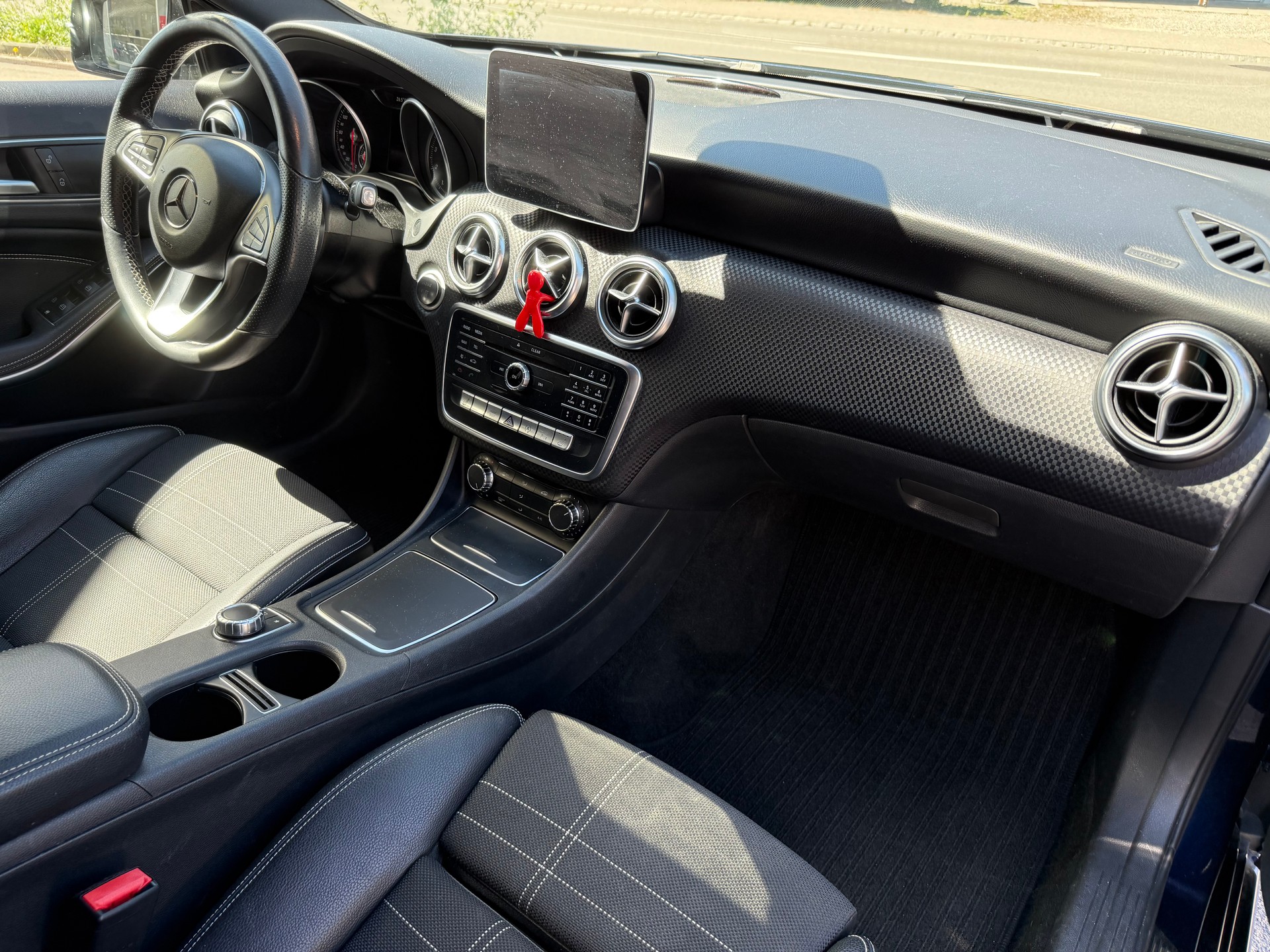 MERCEDES-BENZ A 200 Style 7G-DCT-image-9