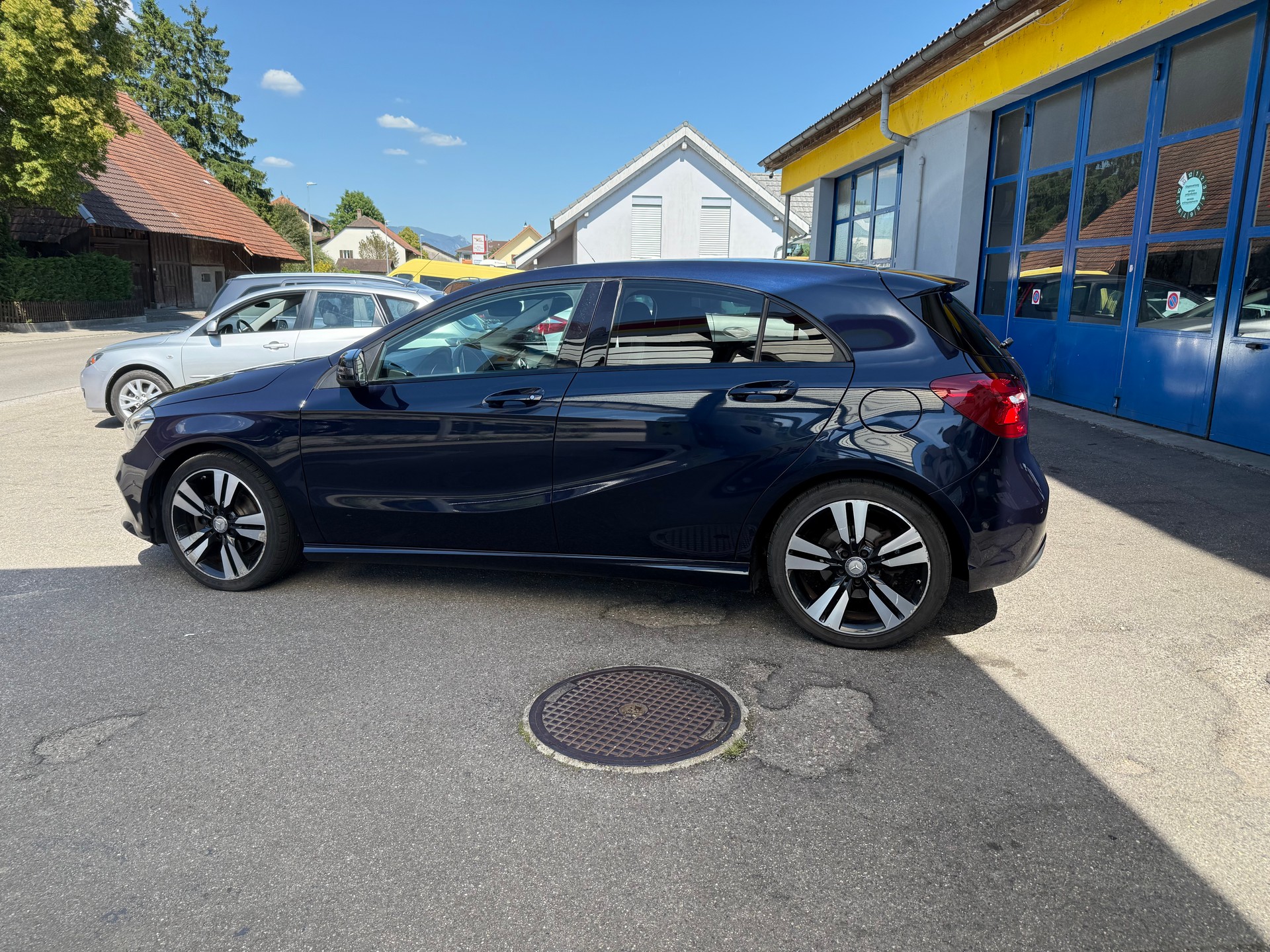 MERCEDES-BENZ A 200 Style 7G-DCT-image-5