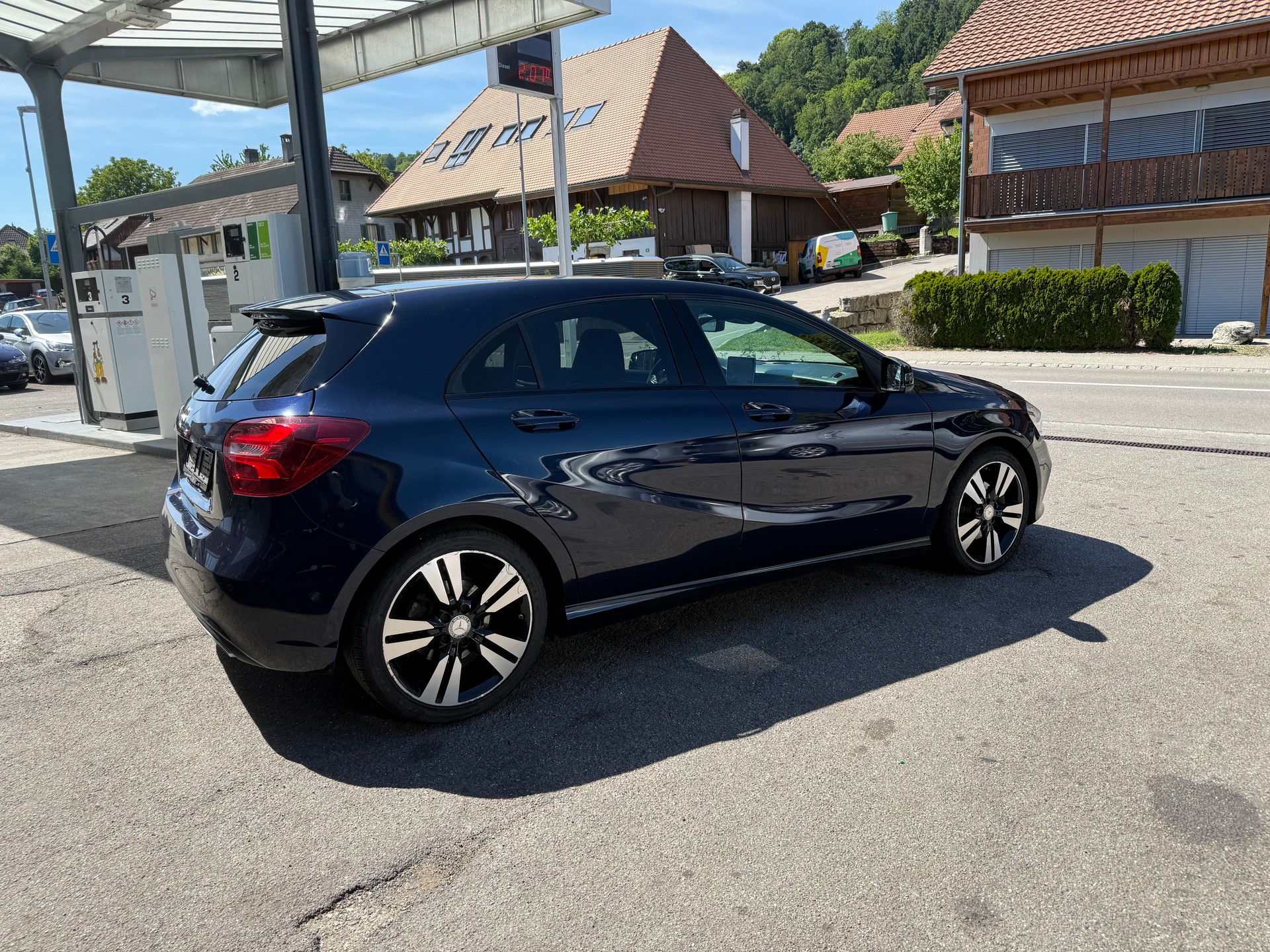 MERCEDES-BENZ A 200 Style 7G-DCT-image-2