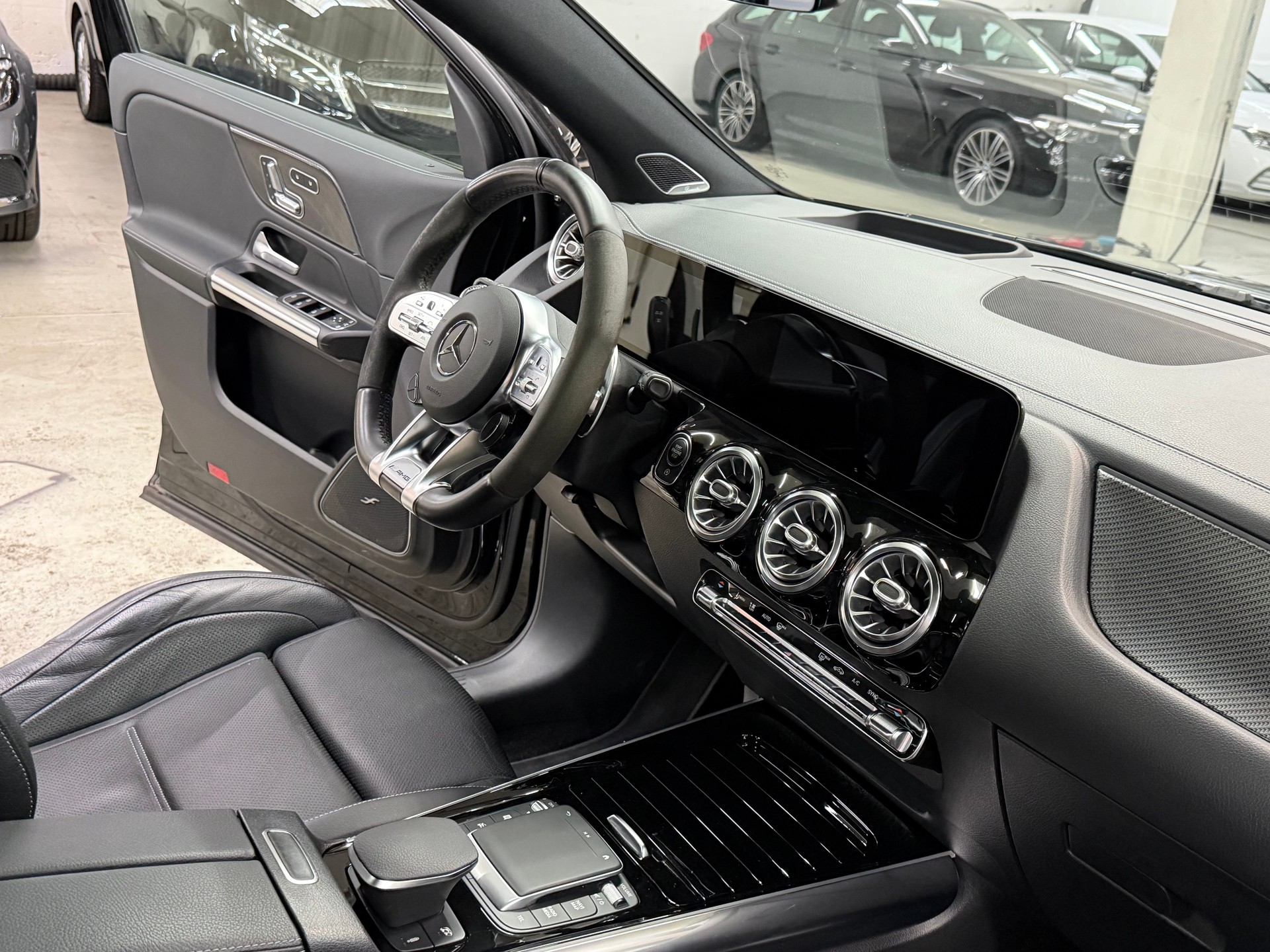 MERCEDES-BENZ GLA 45 S AMG 4Matic+ PERFORMANCE PAKET-image-5