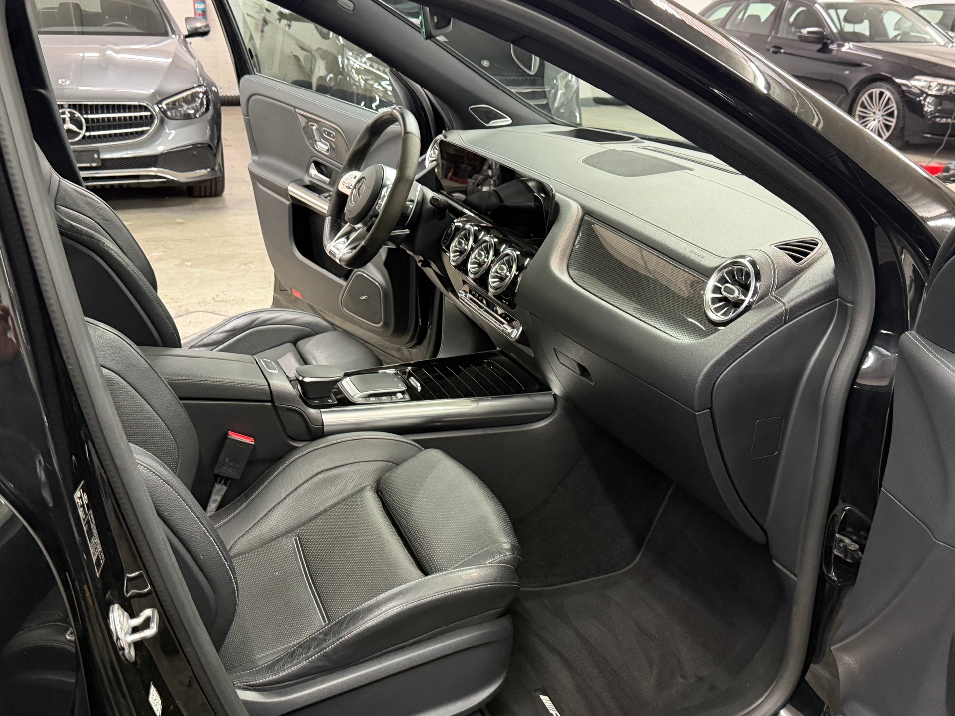 MERCEDES-BENZ GLA 45 S AMG 4Matic+ PERFORMANCE PAKET-image-10