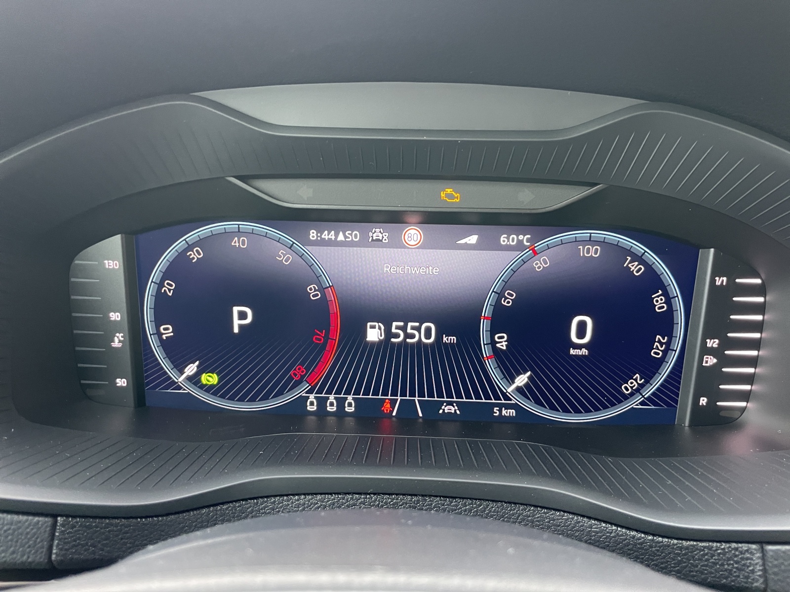 SKODA Karoq 1.5 TSI Dynamic DSG-image-8
