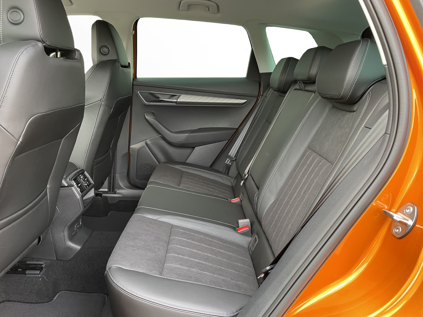 SKODA Karoq 1.5 TSI Dynamic DSG-image-13