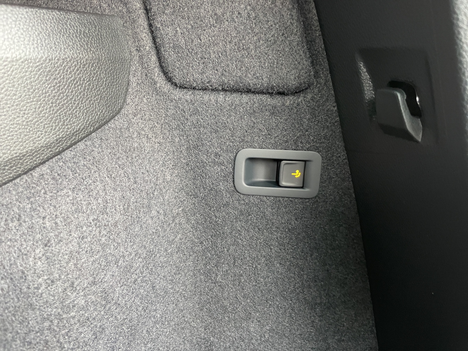 SKODA Karoq 1.5 TSI Dynamic DSG-image-15
