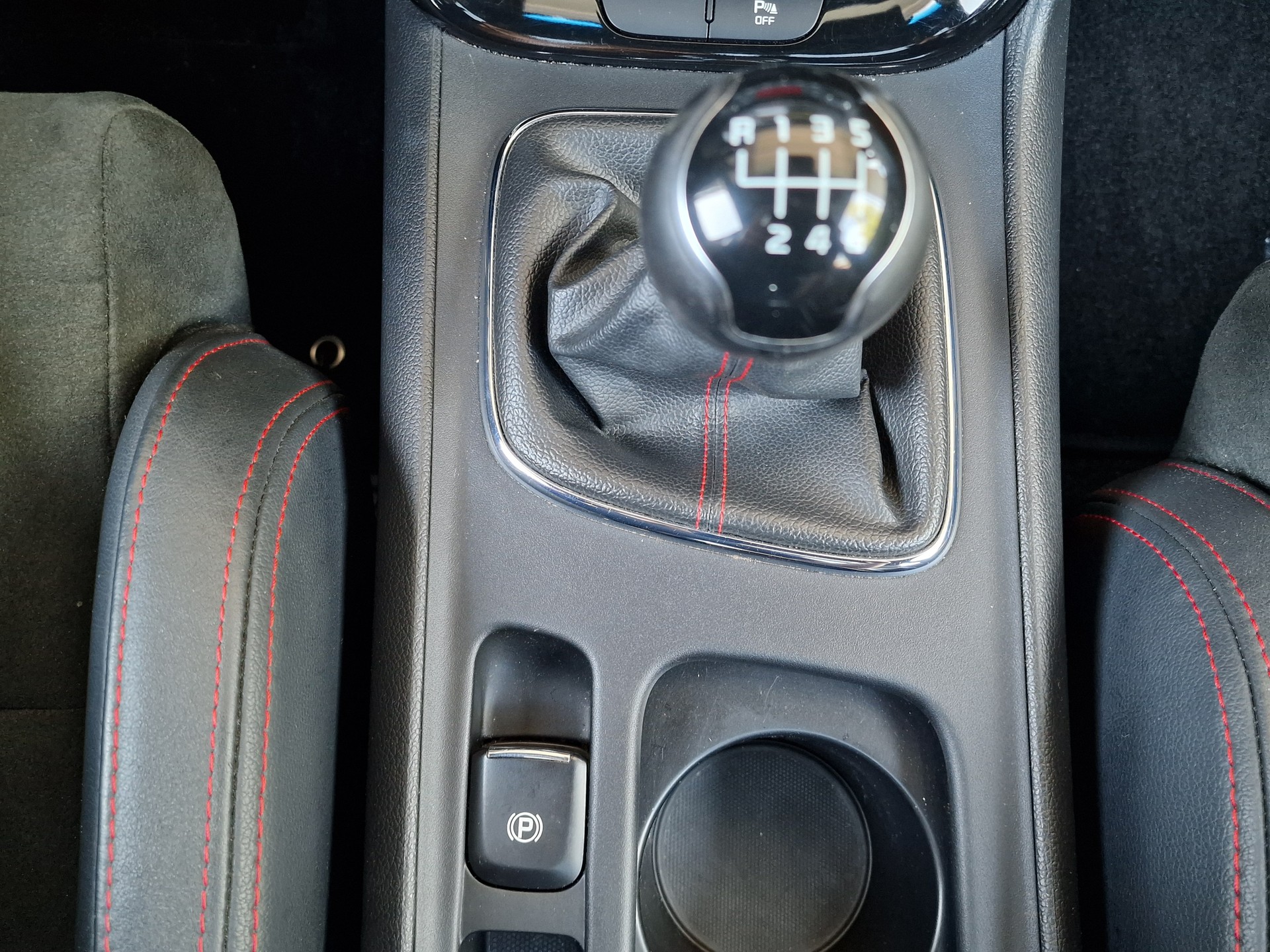 KIA Cee'd 1.6 GDi Turbo GT-image-10