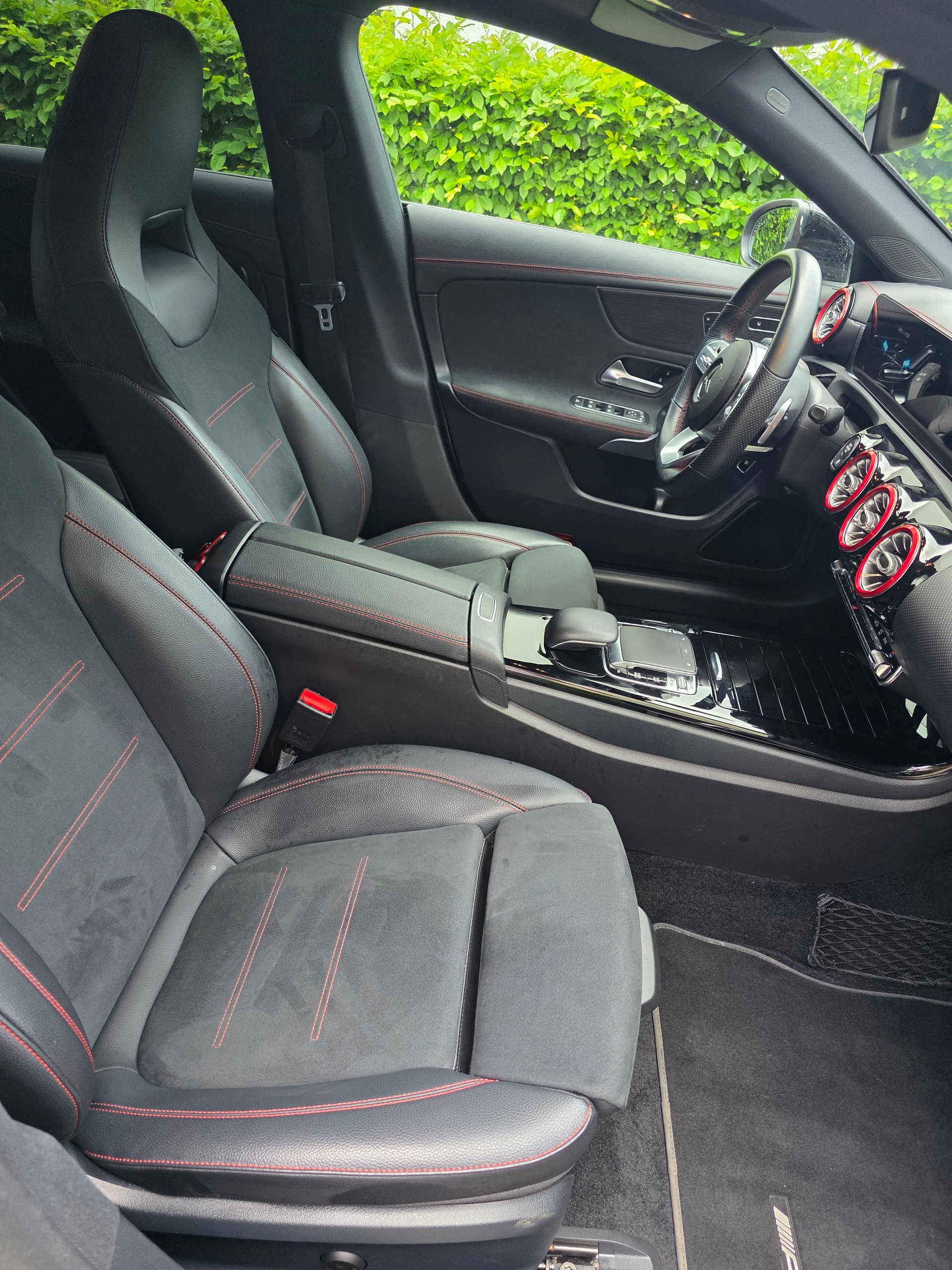 MERCEDES-BENZ CLA Shooting Brake 200 AMG Line 7G-DCT-image-11