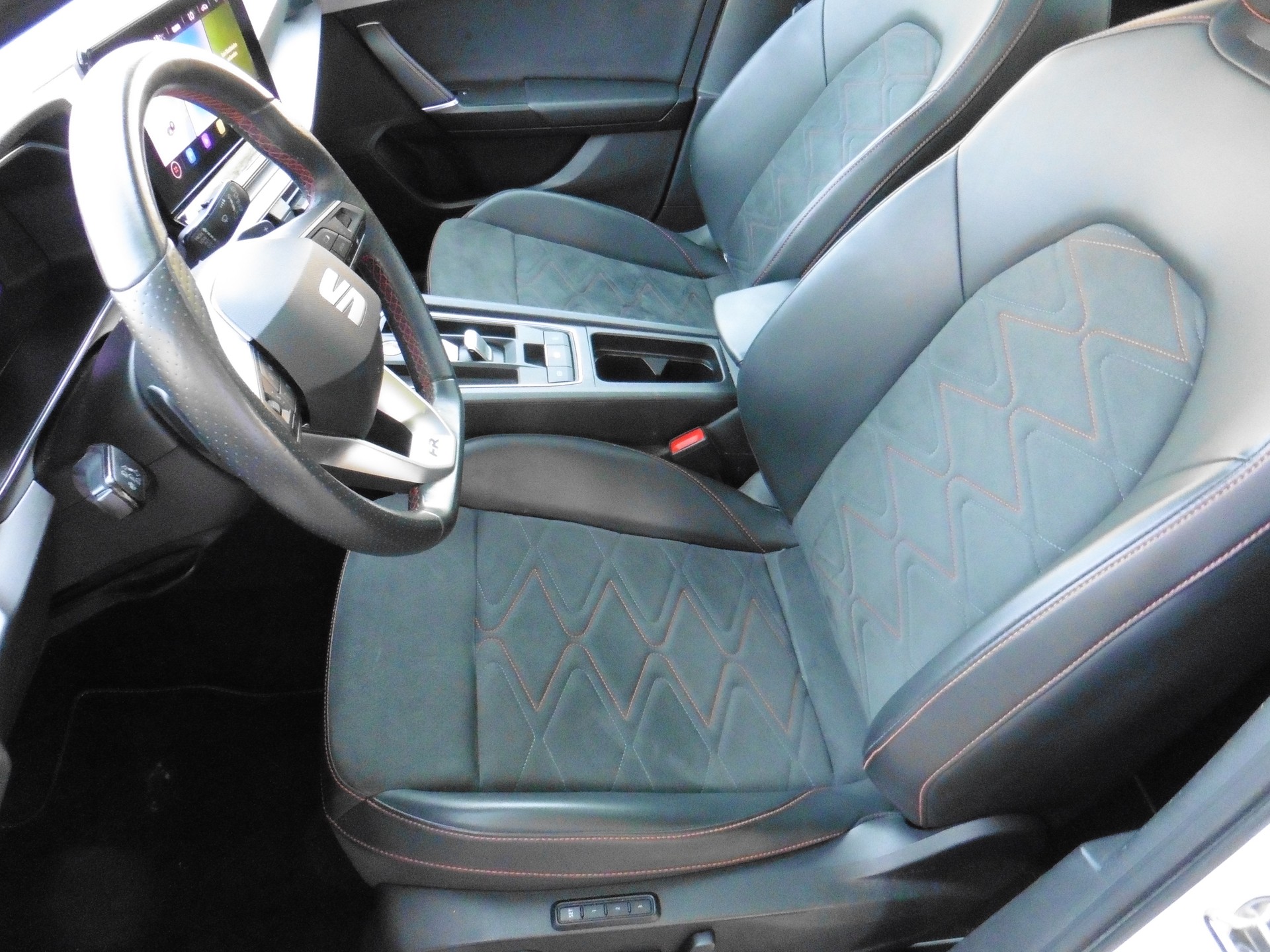 SEAT Leon ST 1.5 eTSI mHEV DSG FR-image-23