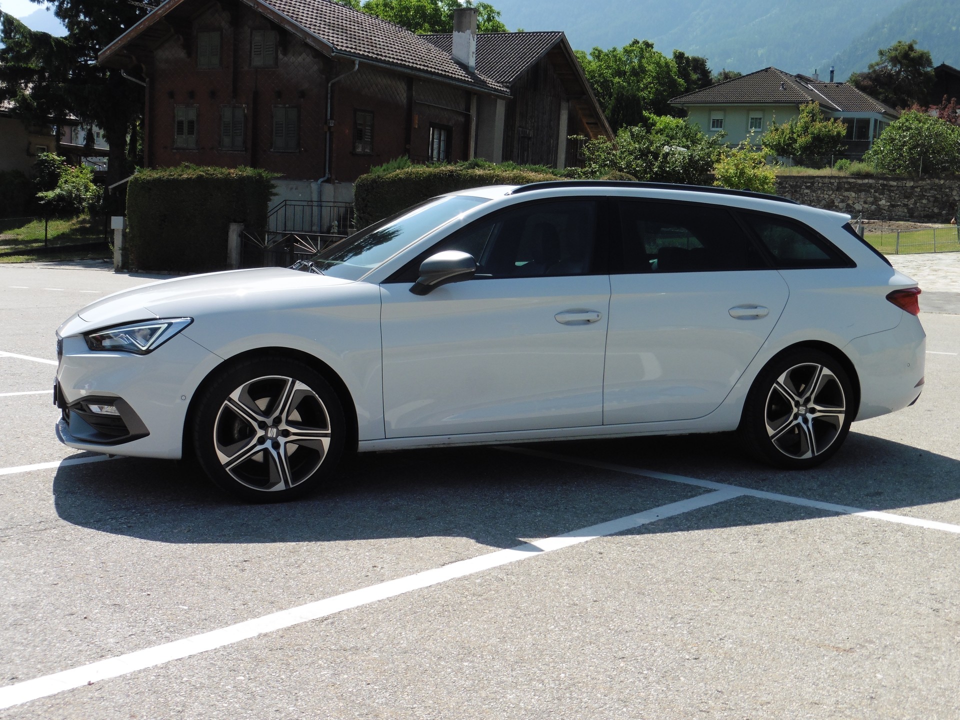 SEAT Leon ST 1.5 eTSI mHEV DSG FR-image-5