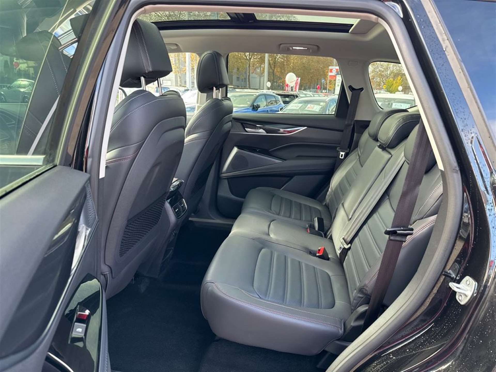 MAXUS eUniq6 70kWh 354km Reichweite-image-6