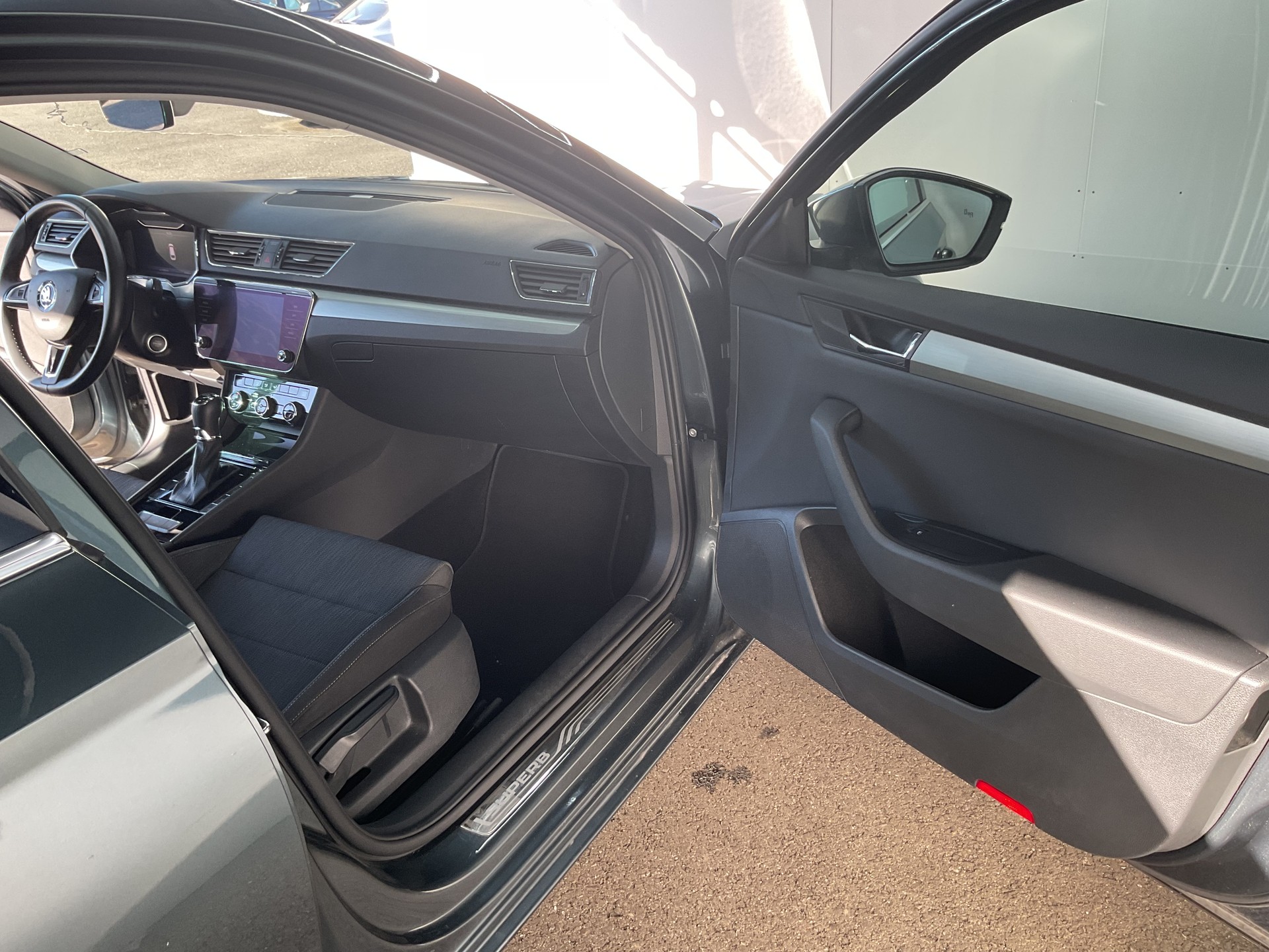 SKODA Superb Combi 1.5 TSI ACT Ambition DSG-image-8