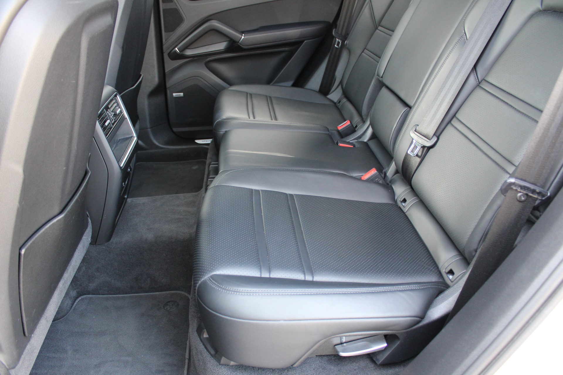 PORSCHE Cayenne-image-15