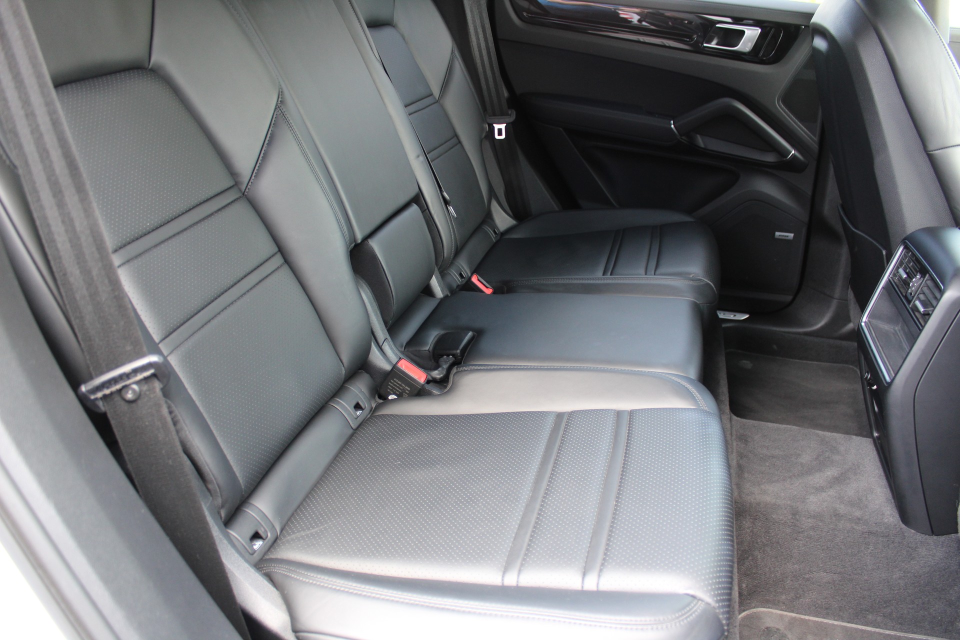 PORSCHE Cayenne-image-13
