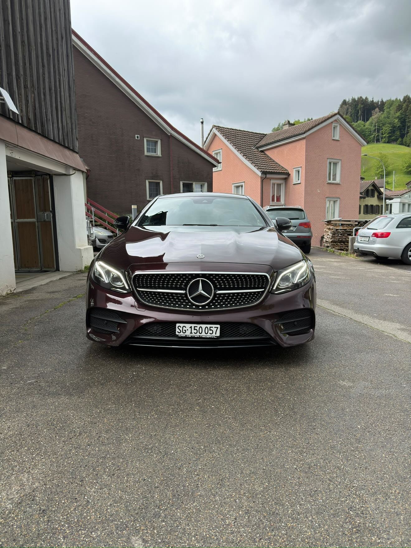 MERCEDES-BENZ E 220 d Limousine-image-3