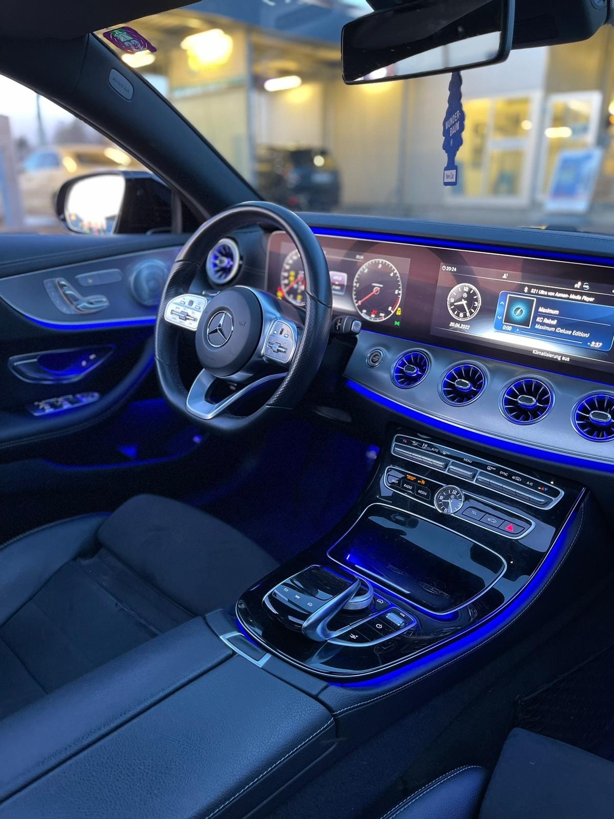 MERCEDES-BENZ E 220 d Limousine-image-5
