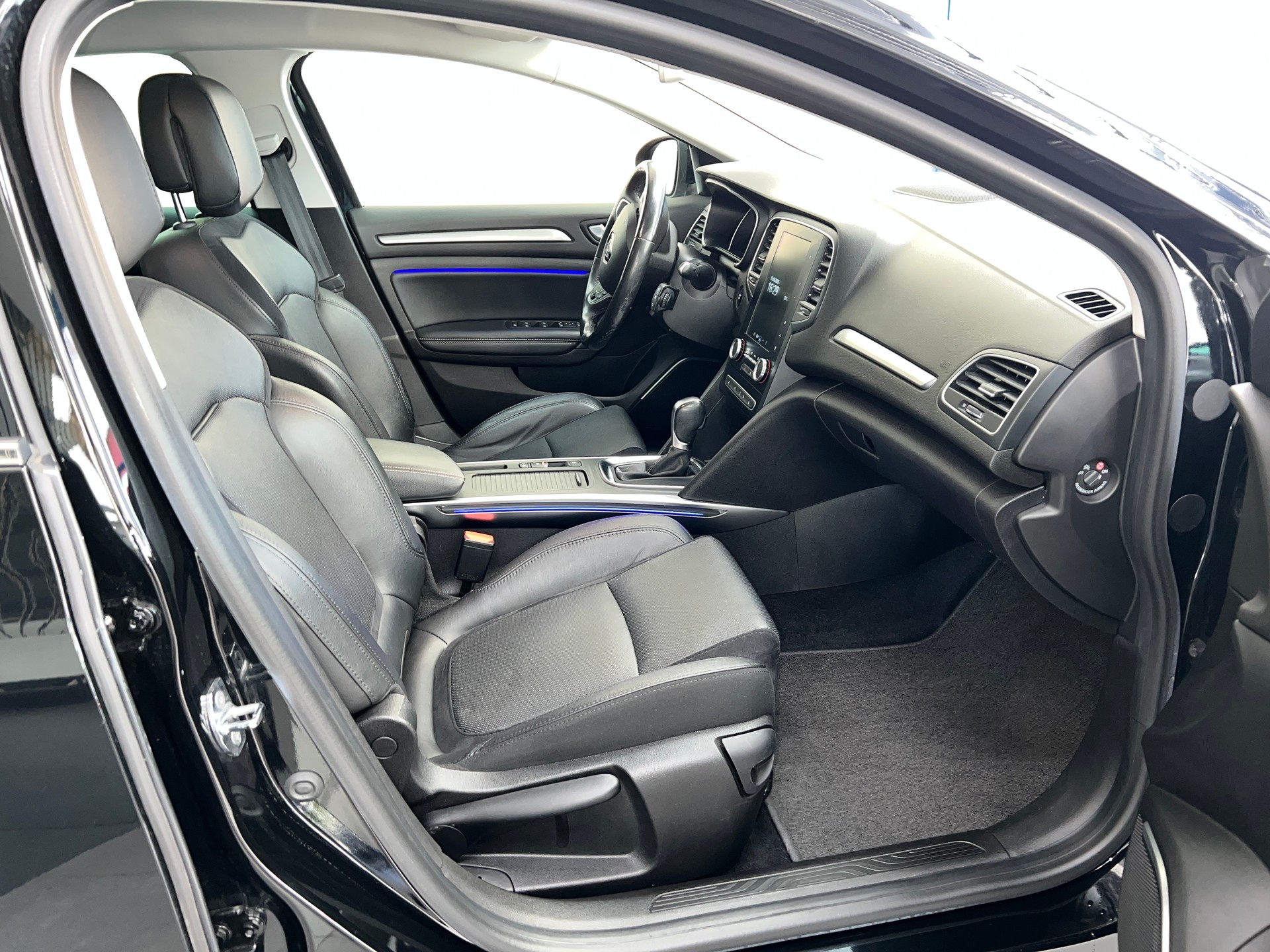 RENAULT Mégane Grandtour 1.3 16V Turbo GT Line EDC-image-6