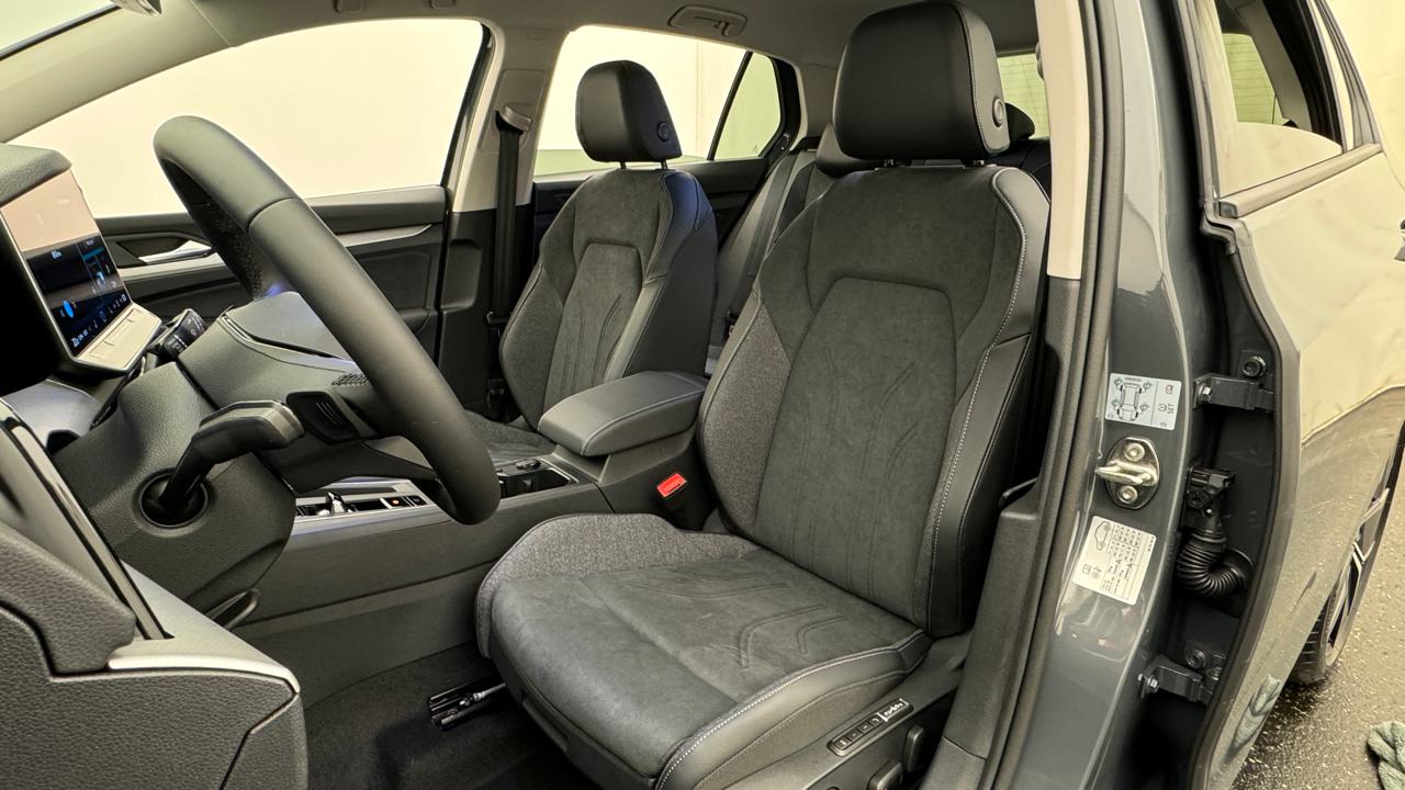 VW Golf VIII 1.5 TSI PHEV Limited-image-4