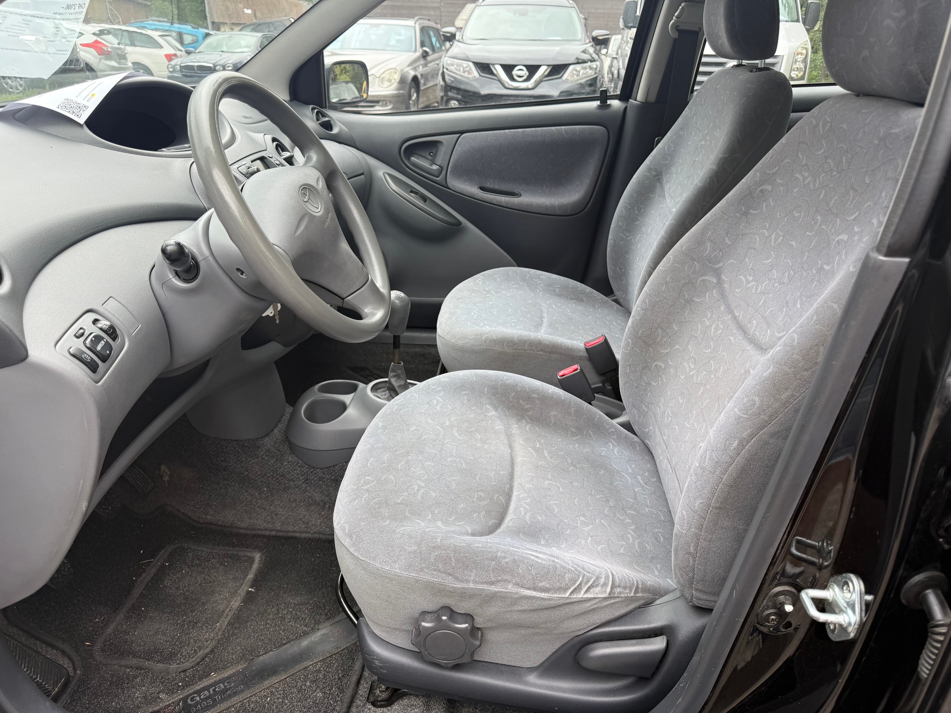 TOYOTA Yaris 1.3 Linea Sol-image-9