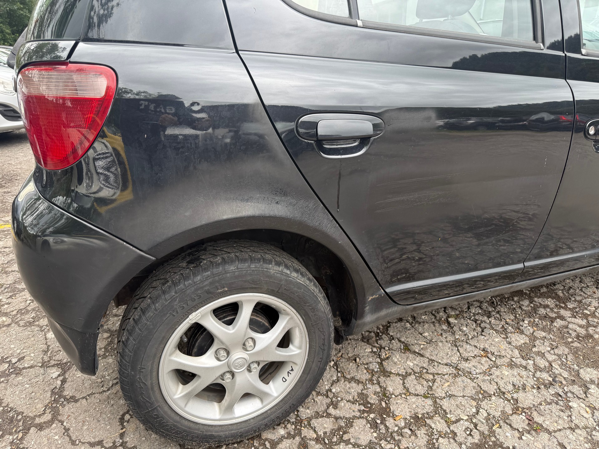 TOYOTA Yaris 1.3 Linea Sol-image-6