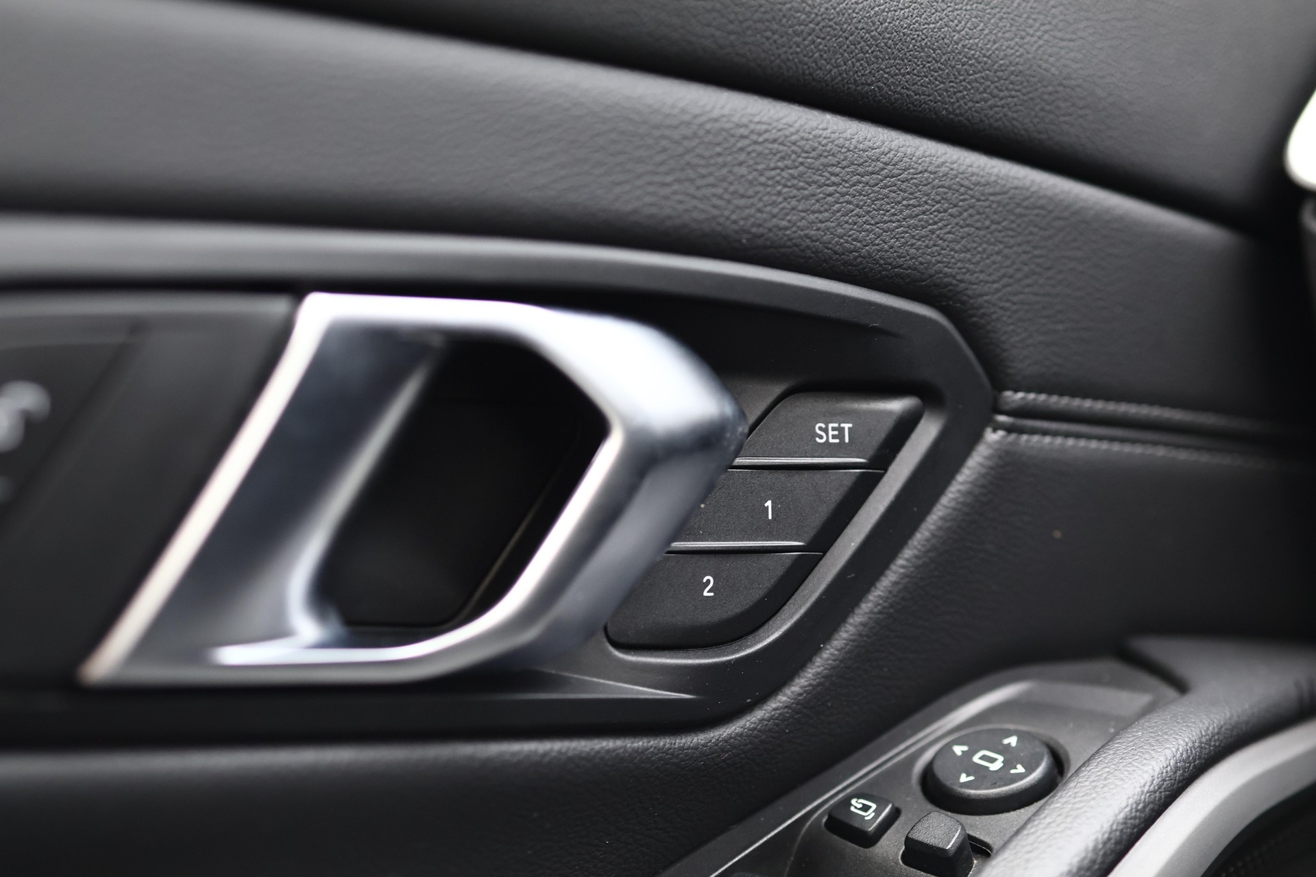 BMW 320d xDrive Touring * Elektrische Sitzverstellung mit Memory * Panorama * AHK * Head-Up Display *-image-24