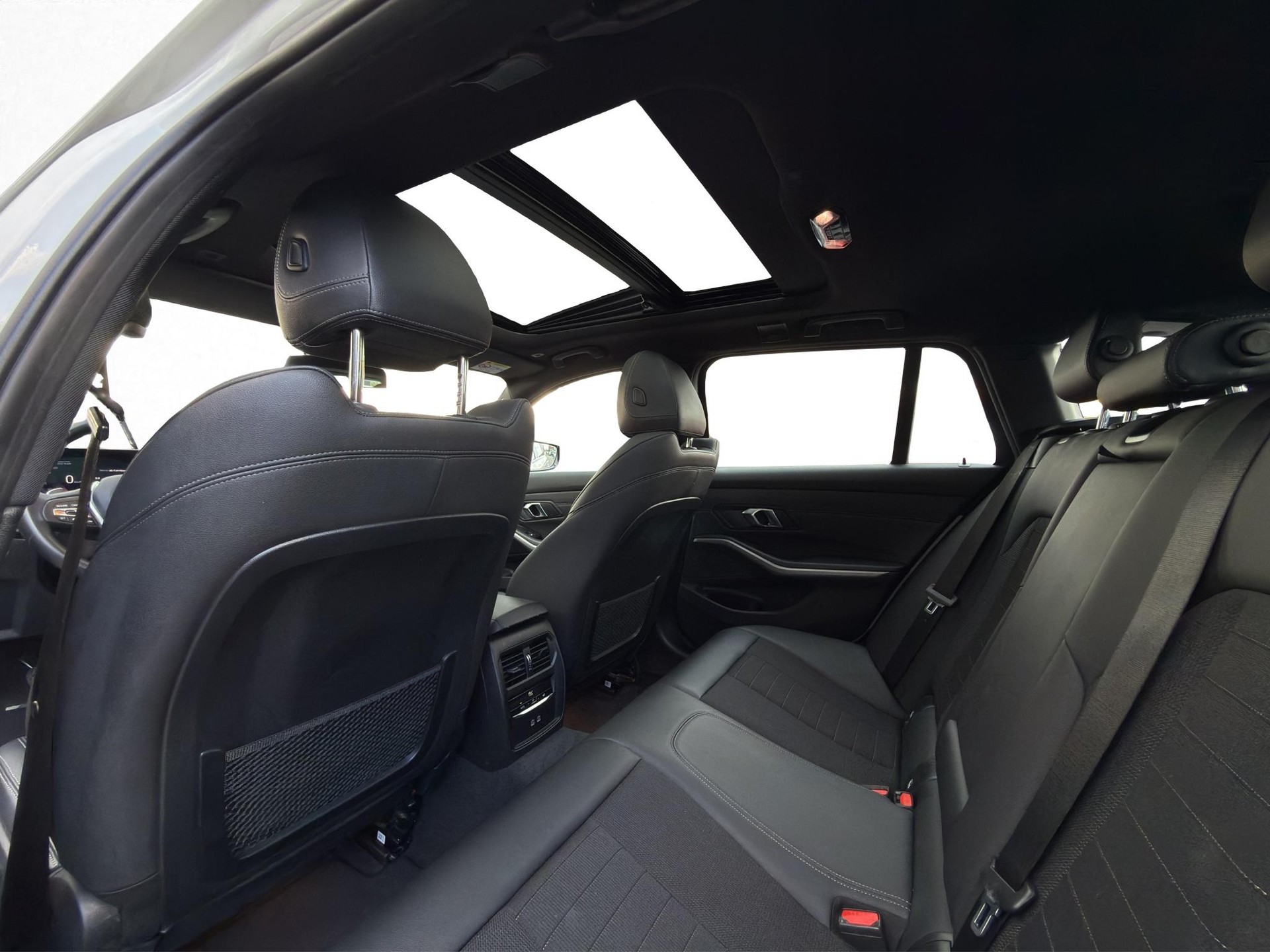 BMW 320d xDrive Touring * Elektrische Sitzverstellung mit Memory * Panorama * AHK * Head-Up Display *-image-28