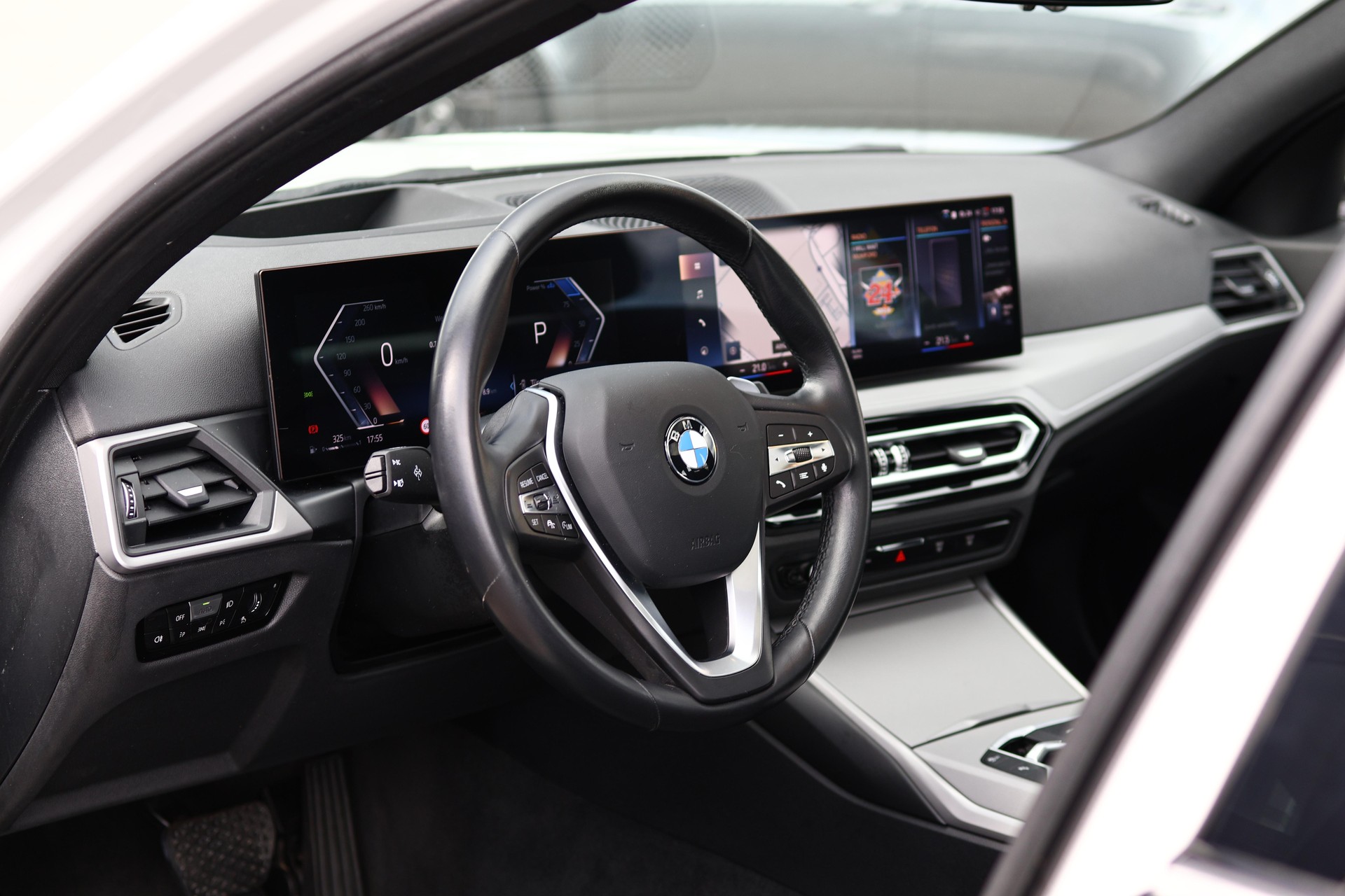 BMW 320d xDrive Touring * Elektrische Sitzverstellung mit Memory * Panorama * AHK * Head-Up Display *-image-13