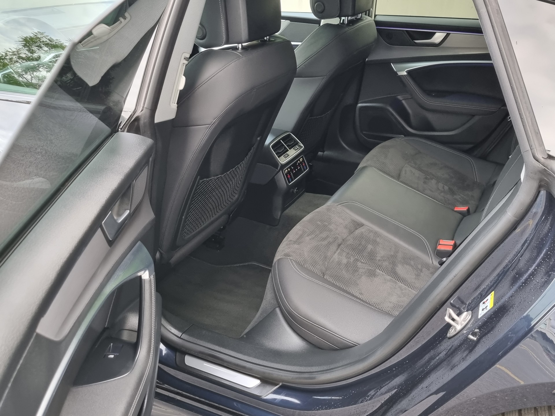 AUDI A7 Sportback 55 TFSI e quattro S-tronic-image-12