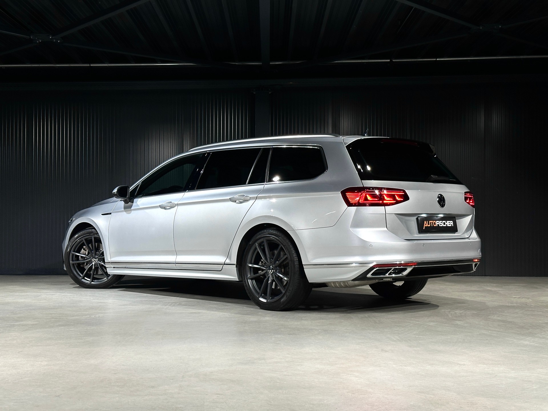 VW Passat Variant 2.0 TSI Elegance 4Motion DSG-image-1