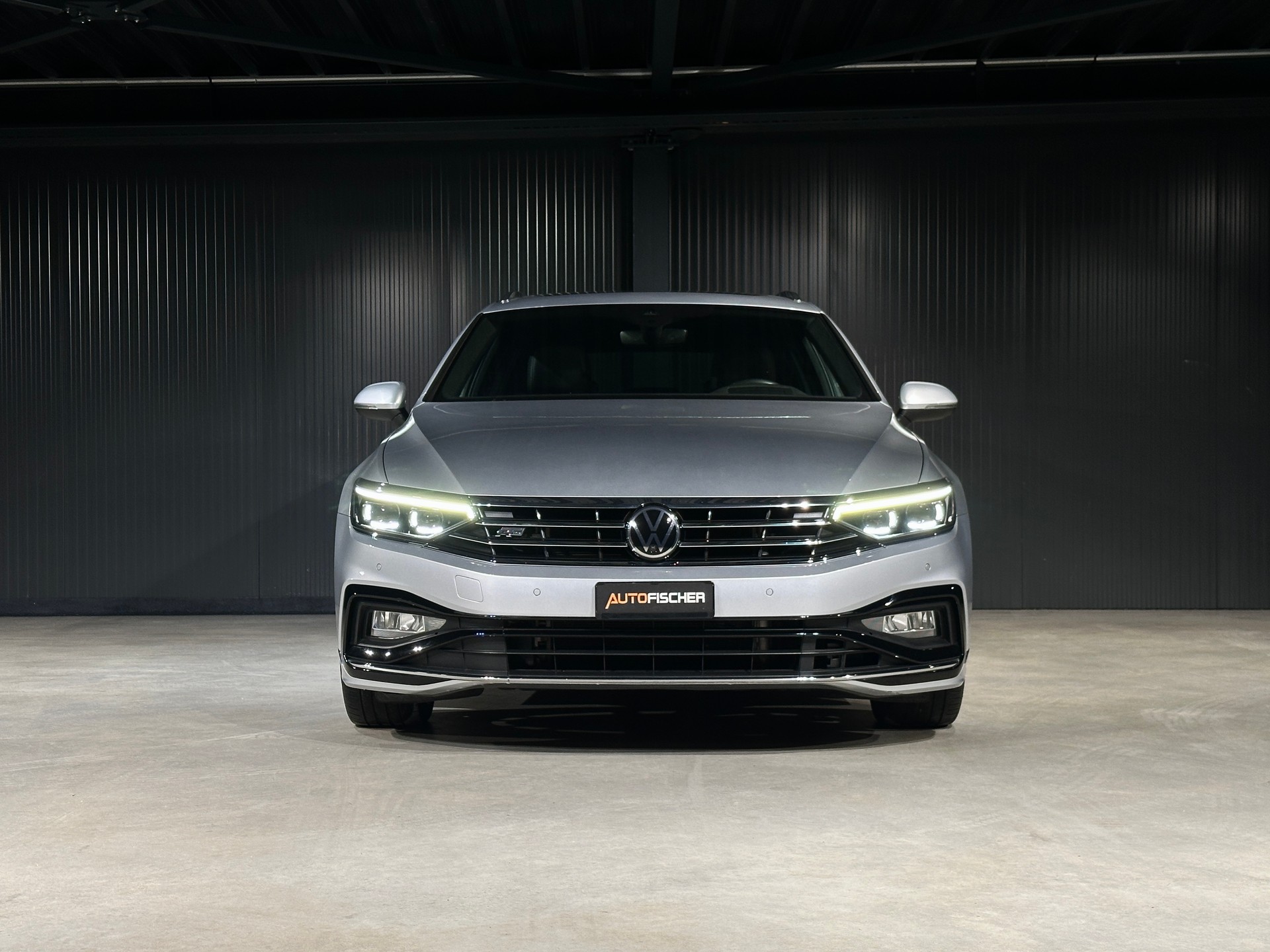 VW Passat Variant 2.0 TSI Elegance 4Motion DSG-image-2