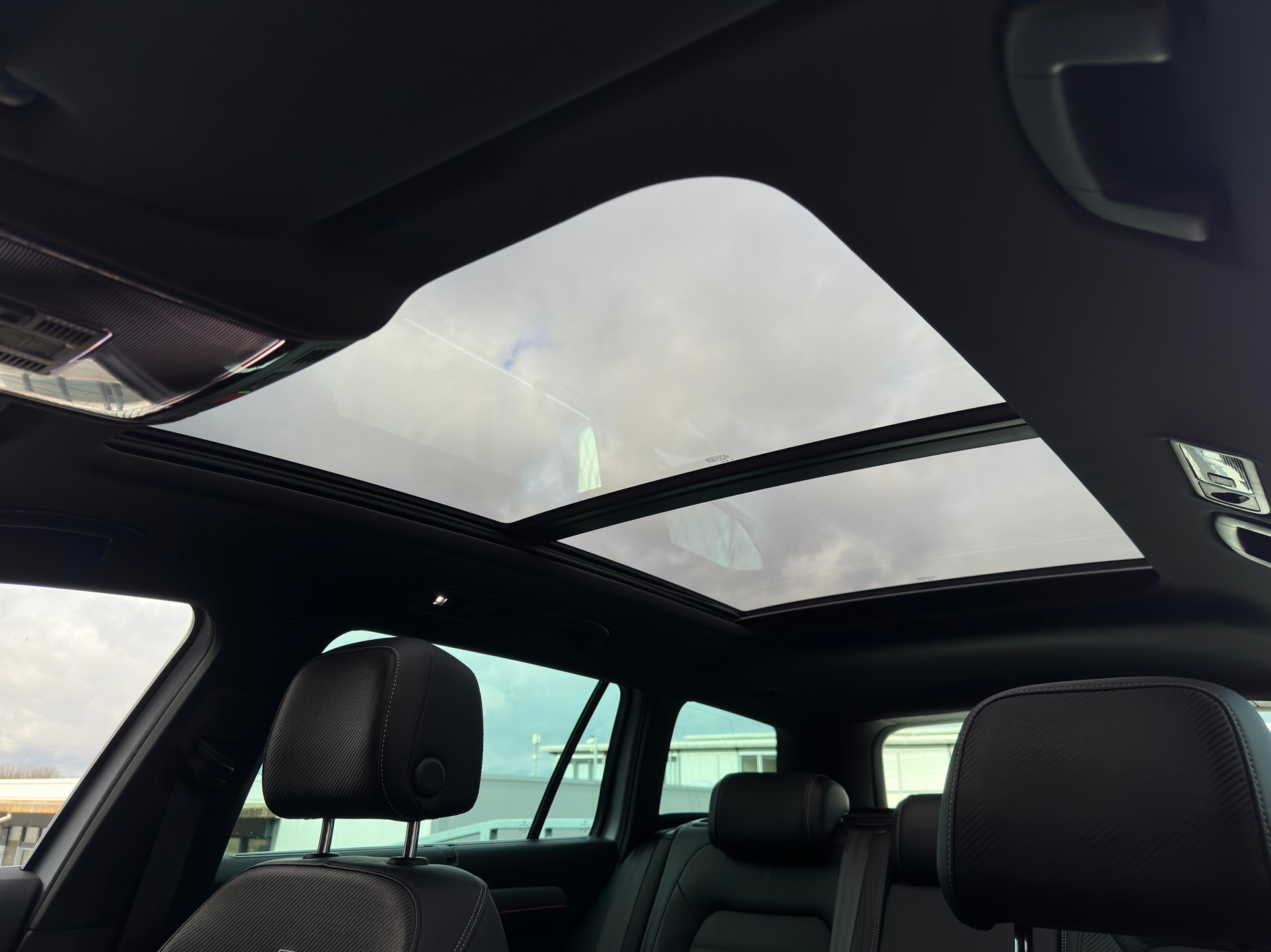 VW Passat Variant 2.0 TSI Elegance 4Motion DSG-image-24