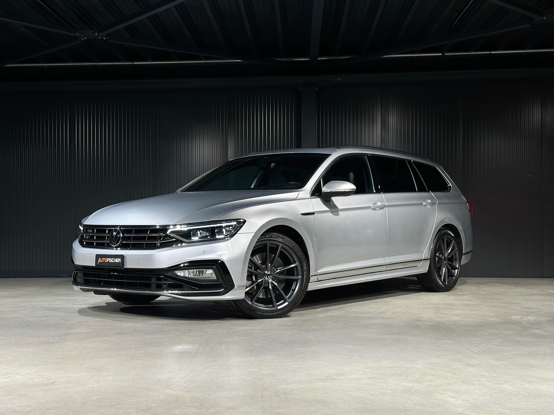 VW Passat Variant 2.0 TSI Elegance 4Motion DSG-image-0
