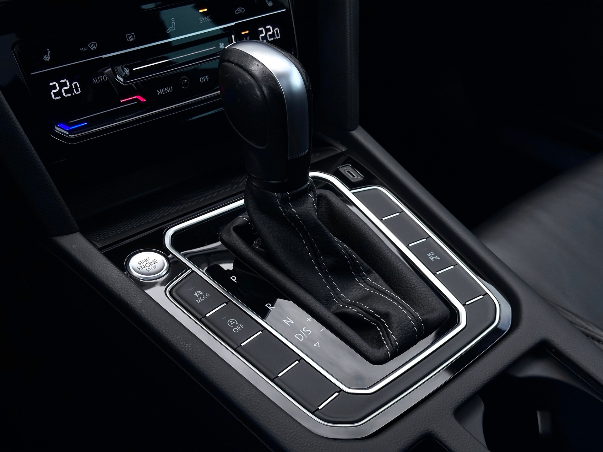 VW Passat Variant 2.0 TSI Elegance 4Motion DSG-image-19