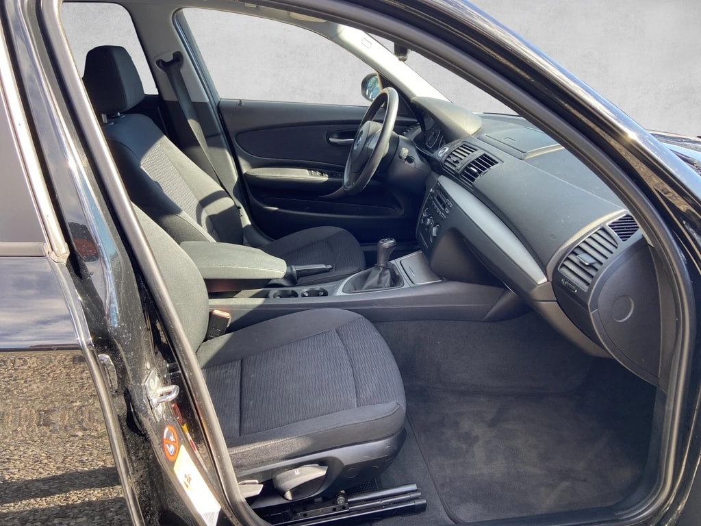 BMW 118i-image-17