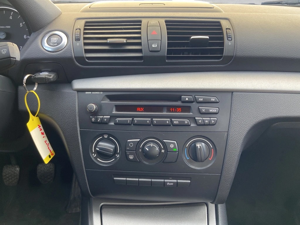 BMW 118i-image-11