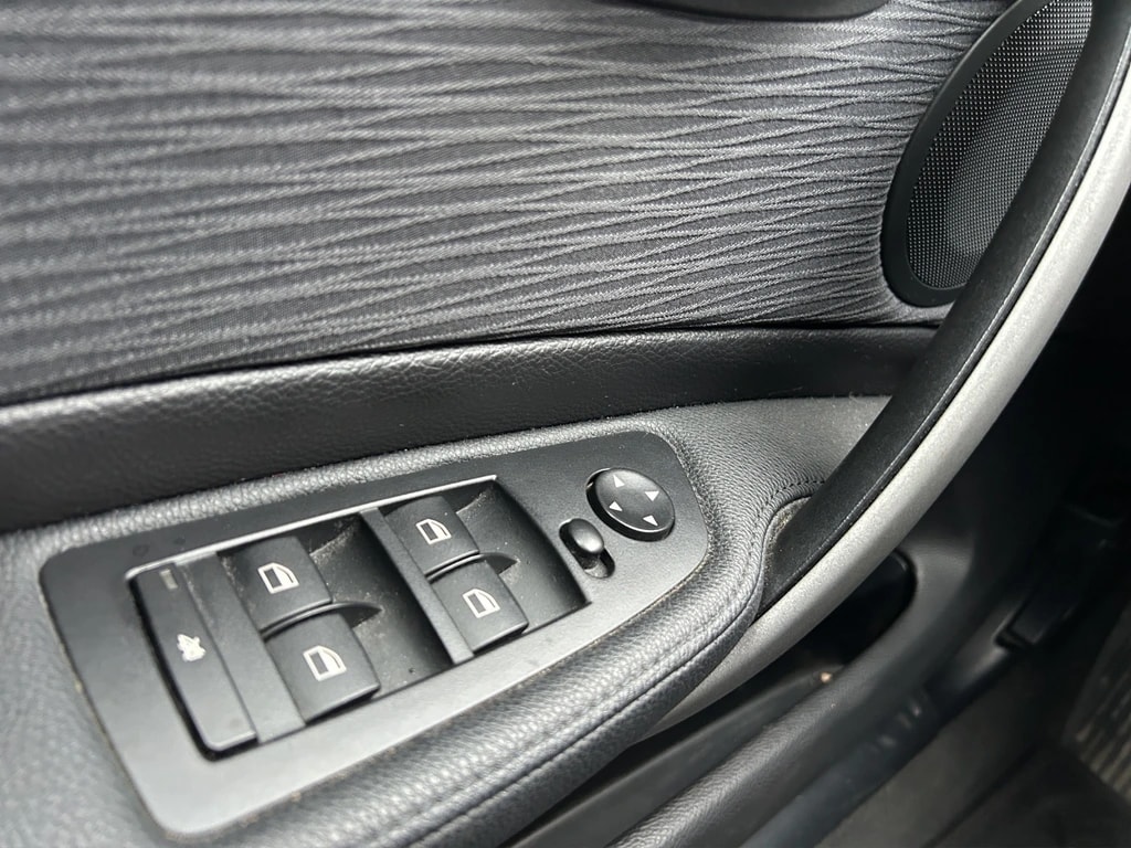 BMW 118i-image-12