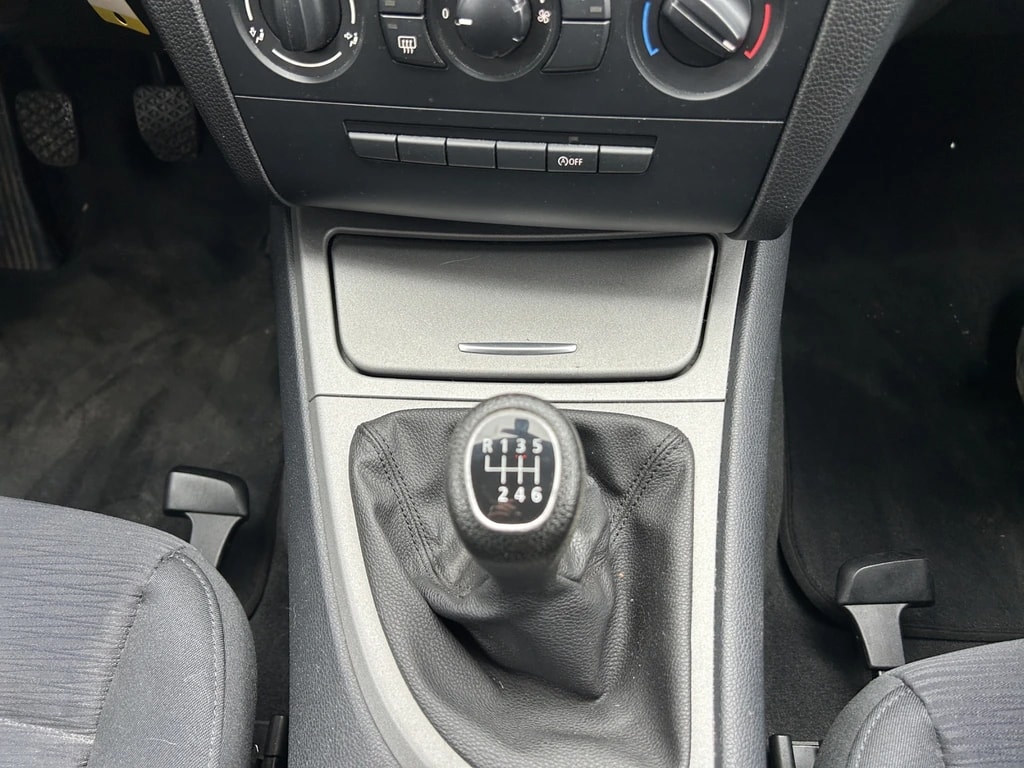 BMW 118i-image-13