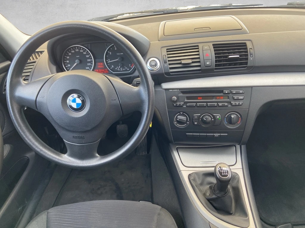 BMW 118i-image-10
